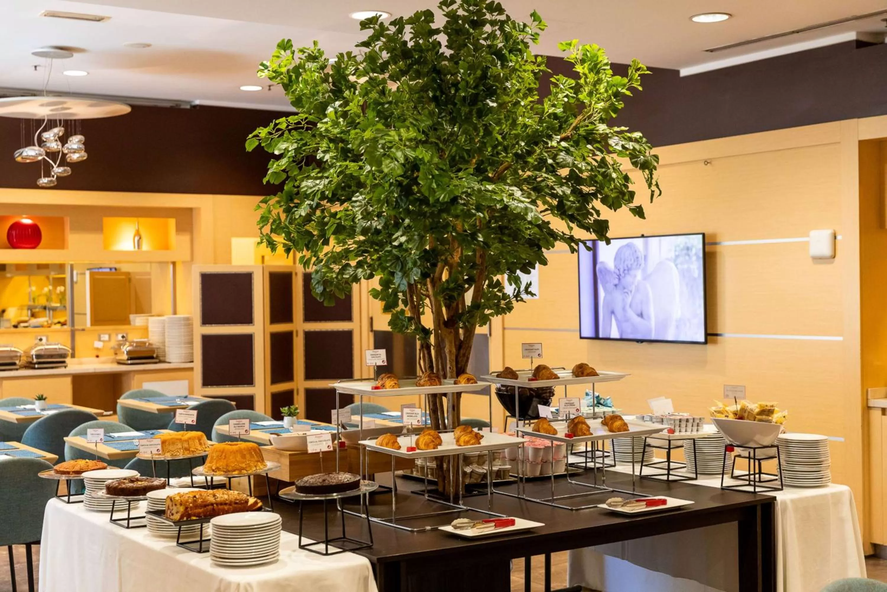 Restaurant/places to eat in Ramada Plaza by Wyndham Milano
