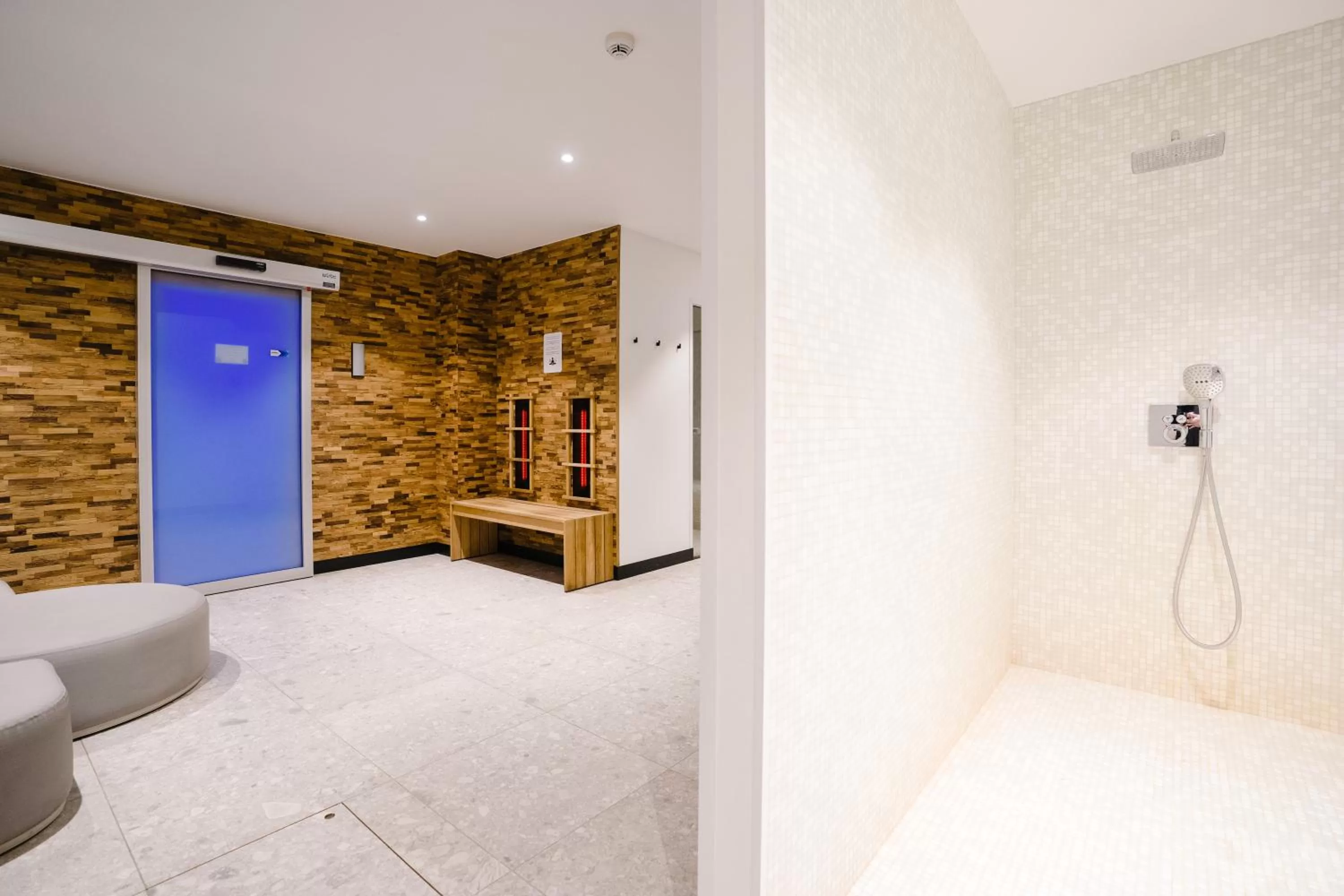 Shower in Hotel Europe