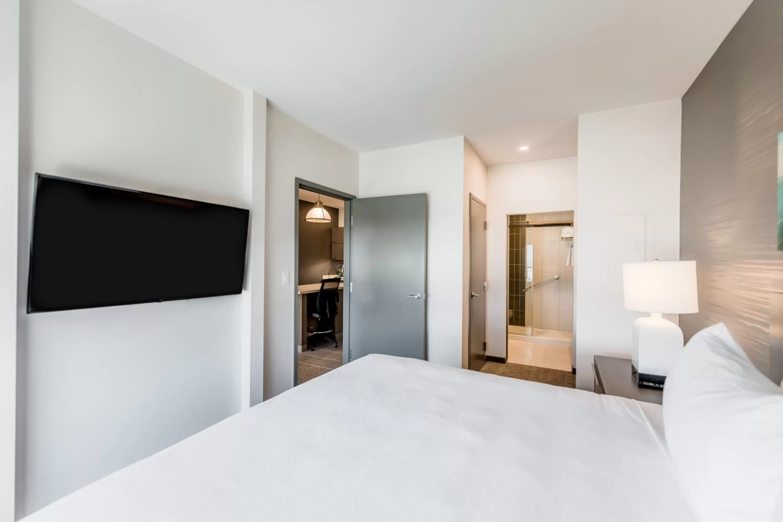 Bed in Hyatt House Winnipeg South Outlet Collection