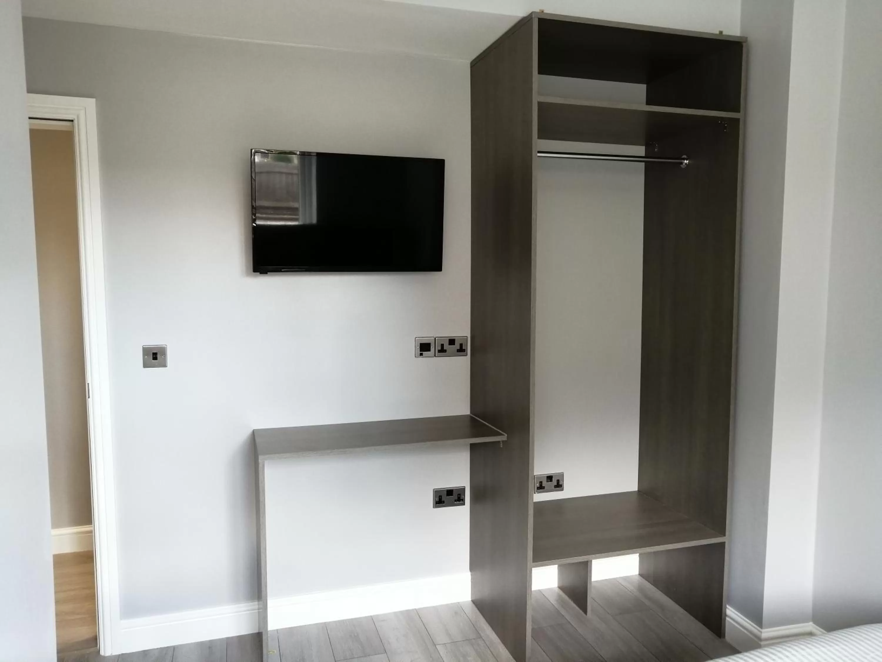 Bedroom, TV/Entertainment Center in Encore Rooms