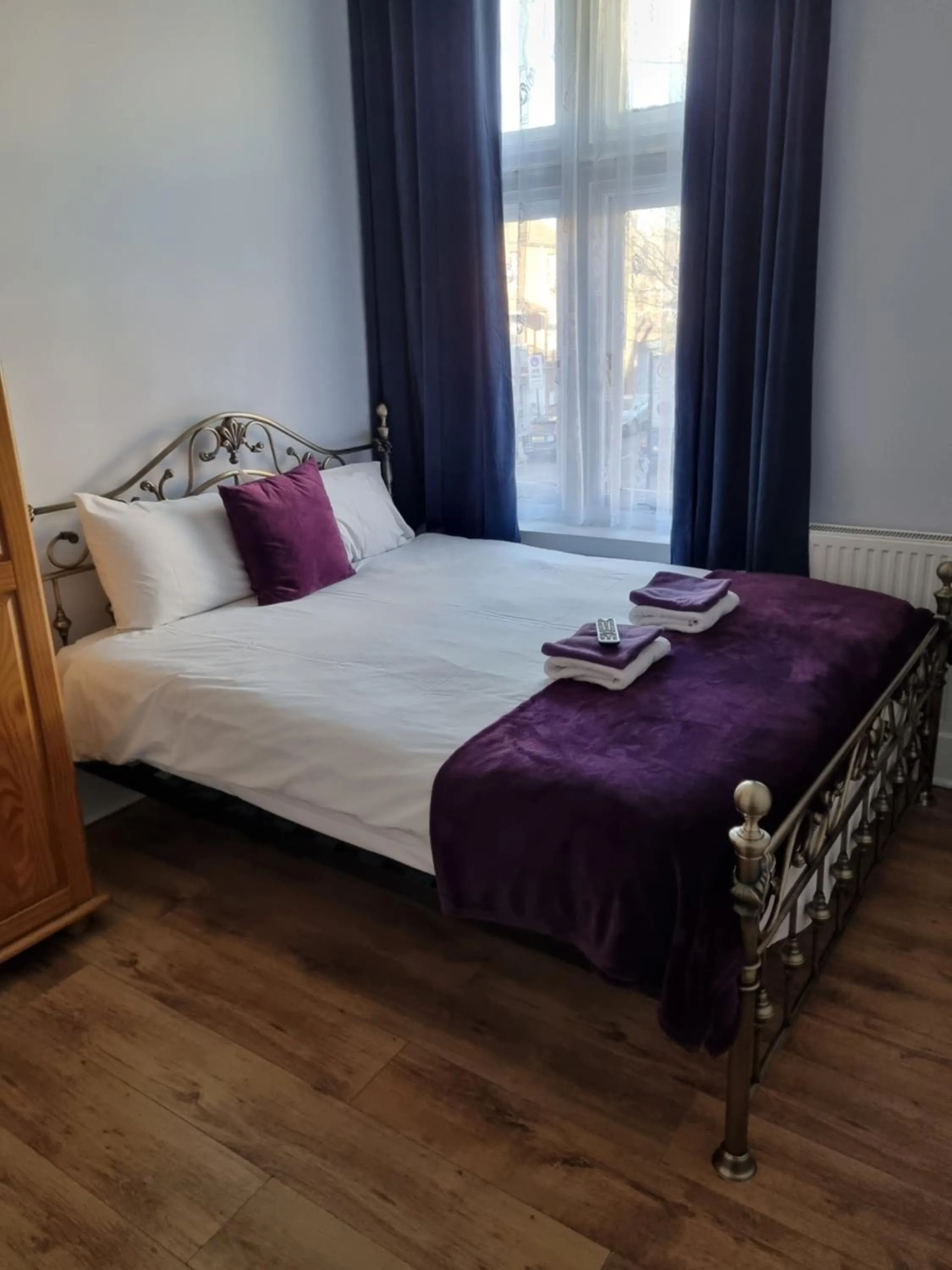 Property building, Bed in The Windmill Hotel