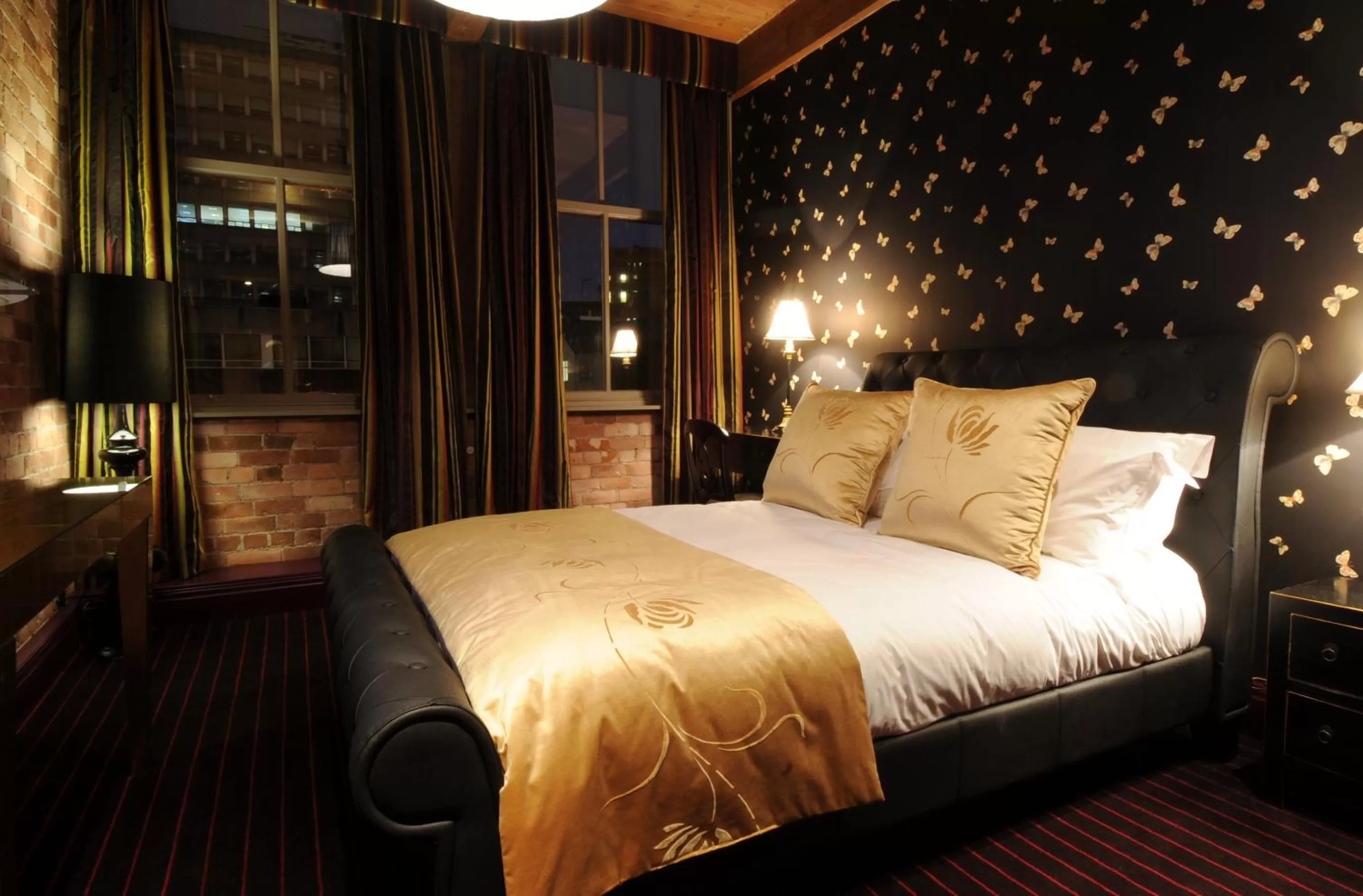 Bed in Velvet Hotel Manchester, WorldHotels Crafted