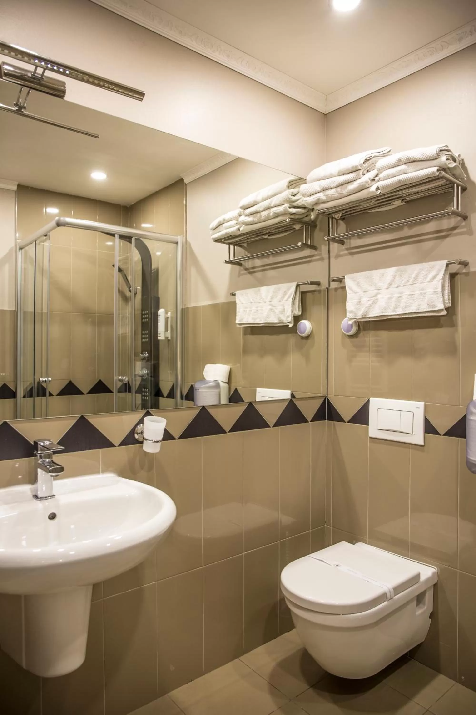 Shower in Hotel Super 8