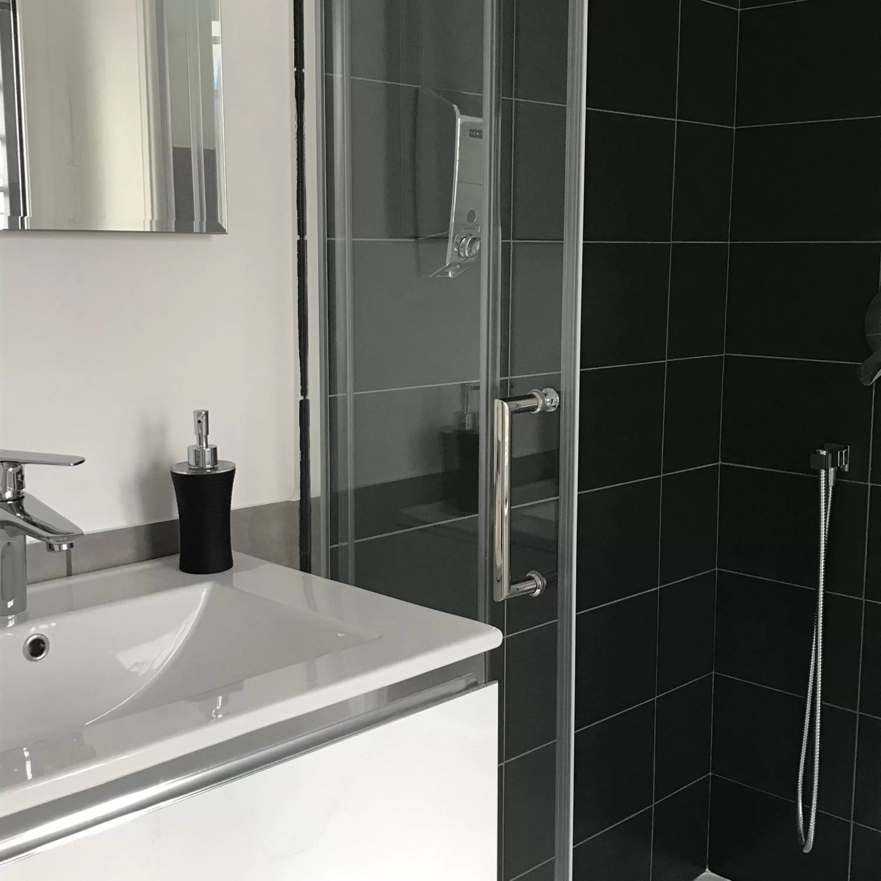 Shower in Mellos B&B