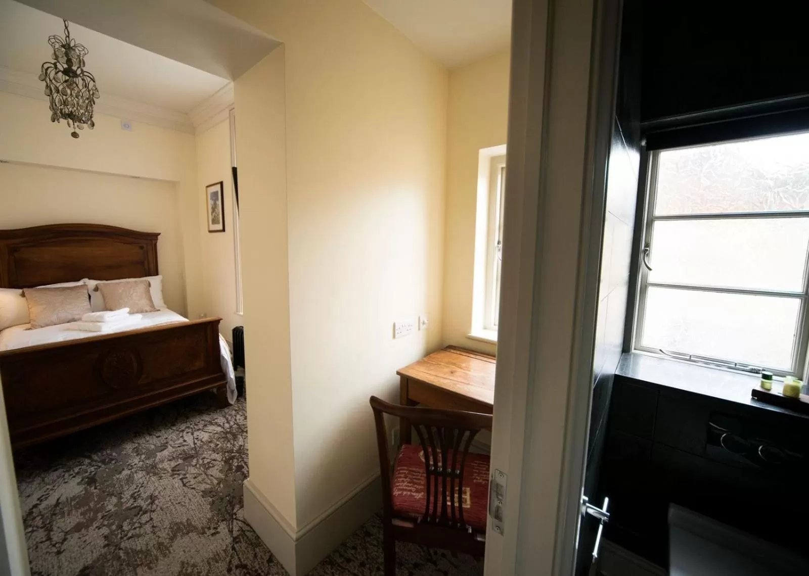 Bedroom, Bed in East Walls Hotel