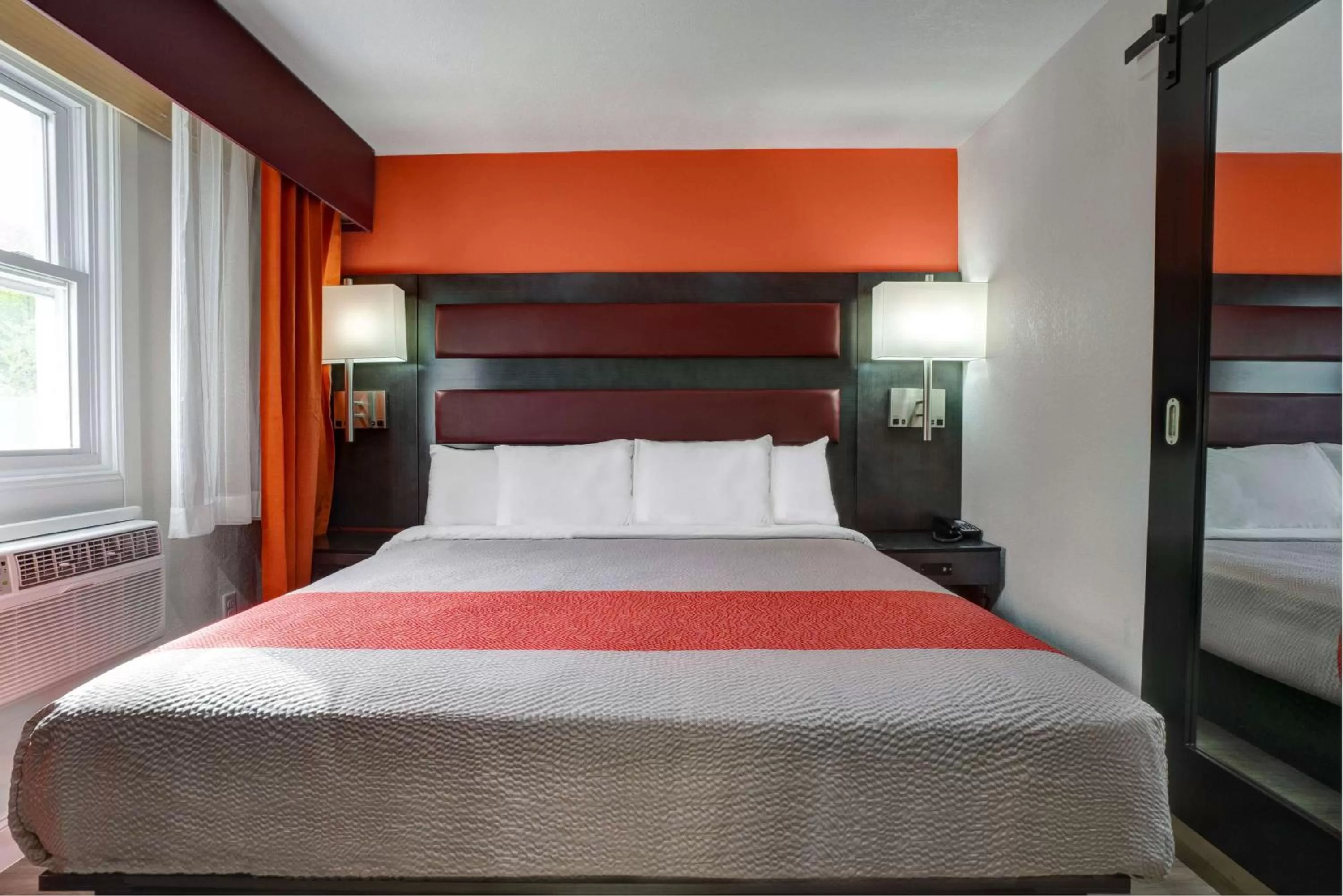 Photo of the whole room, Bed in Motel 6 Bellville, OH