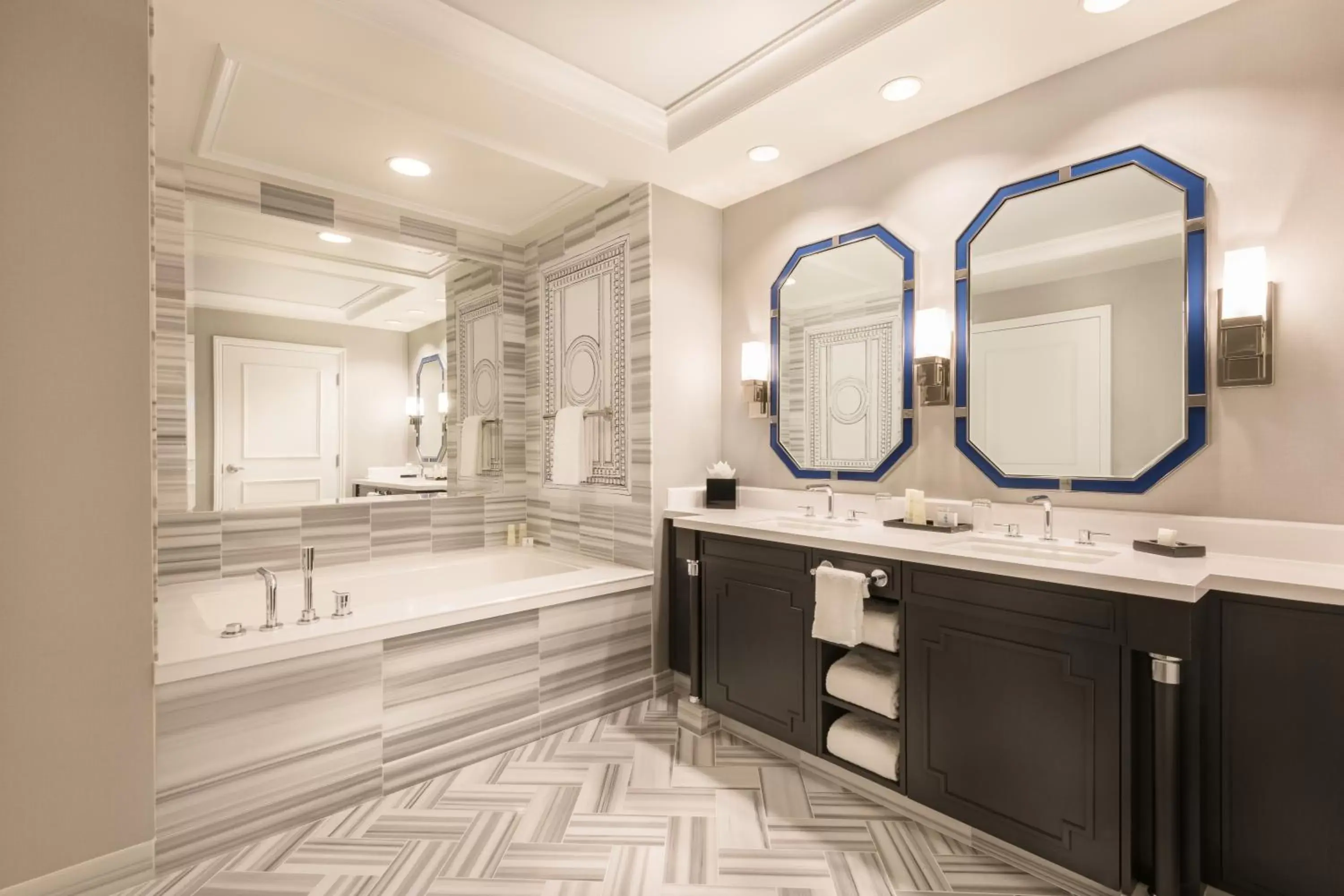 Palace Pool View Room 1 King Non-Smoking in Caesars Palace Hotel & Casino Palace Pool View Room 1 King Non-Smoking in Caesars Palace Hotel & Casino