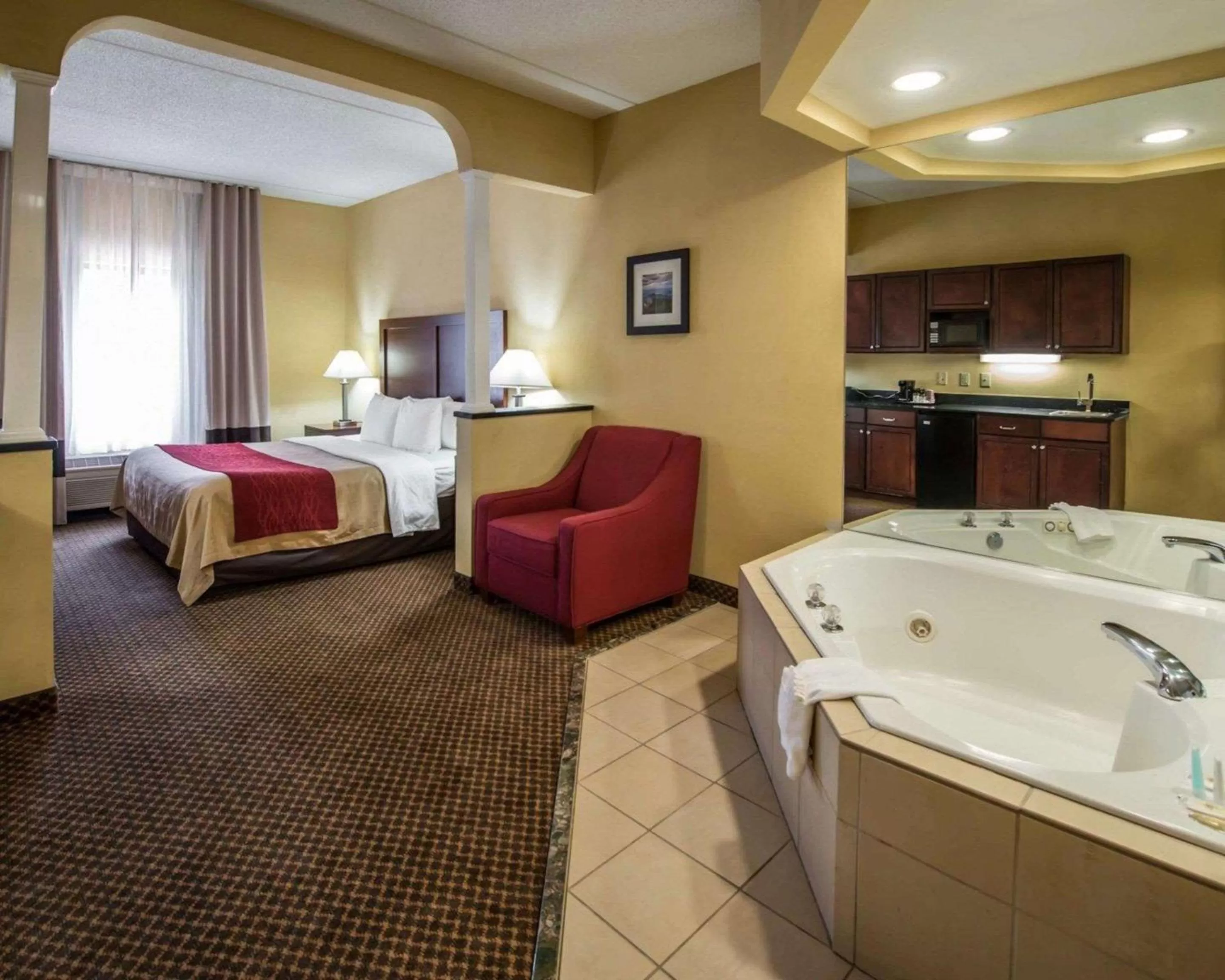 Photo of the whole room in Comfort Inn & Suites Morganton South