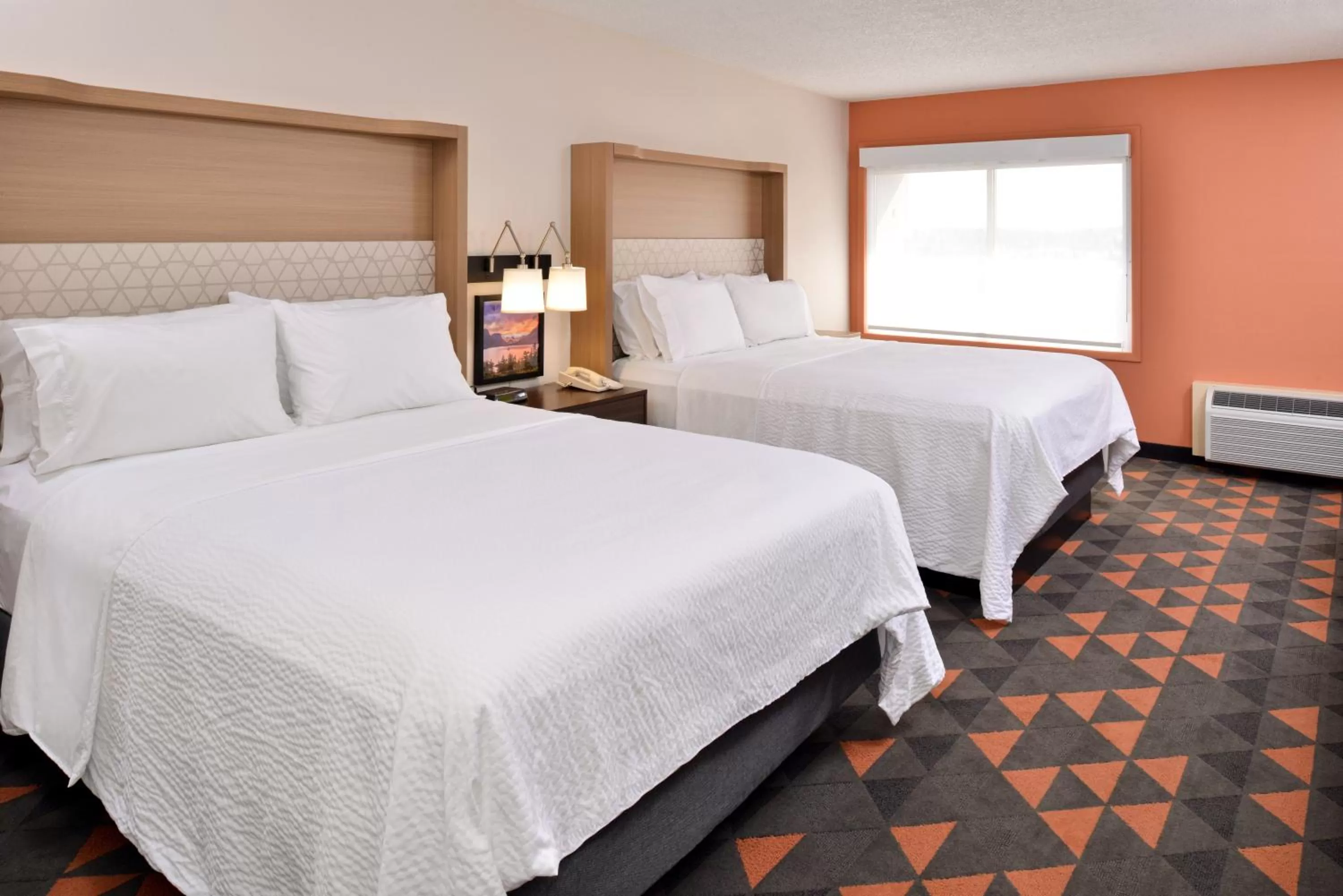 Photo of the whole room, Bed in Holiday Inn Great Falls-Convention Center by IHG