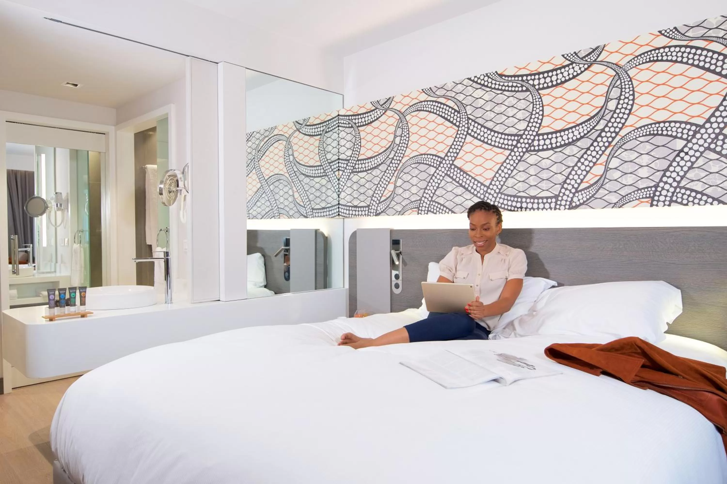 People, Bed in Novotel Cotonou Orisha