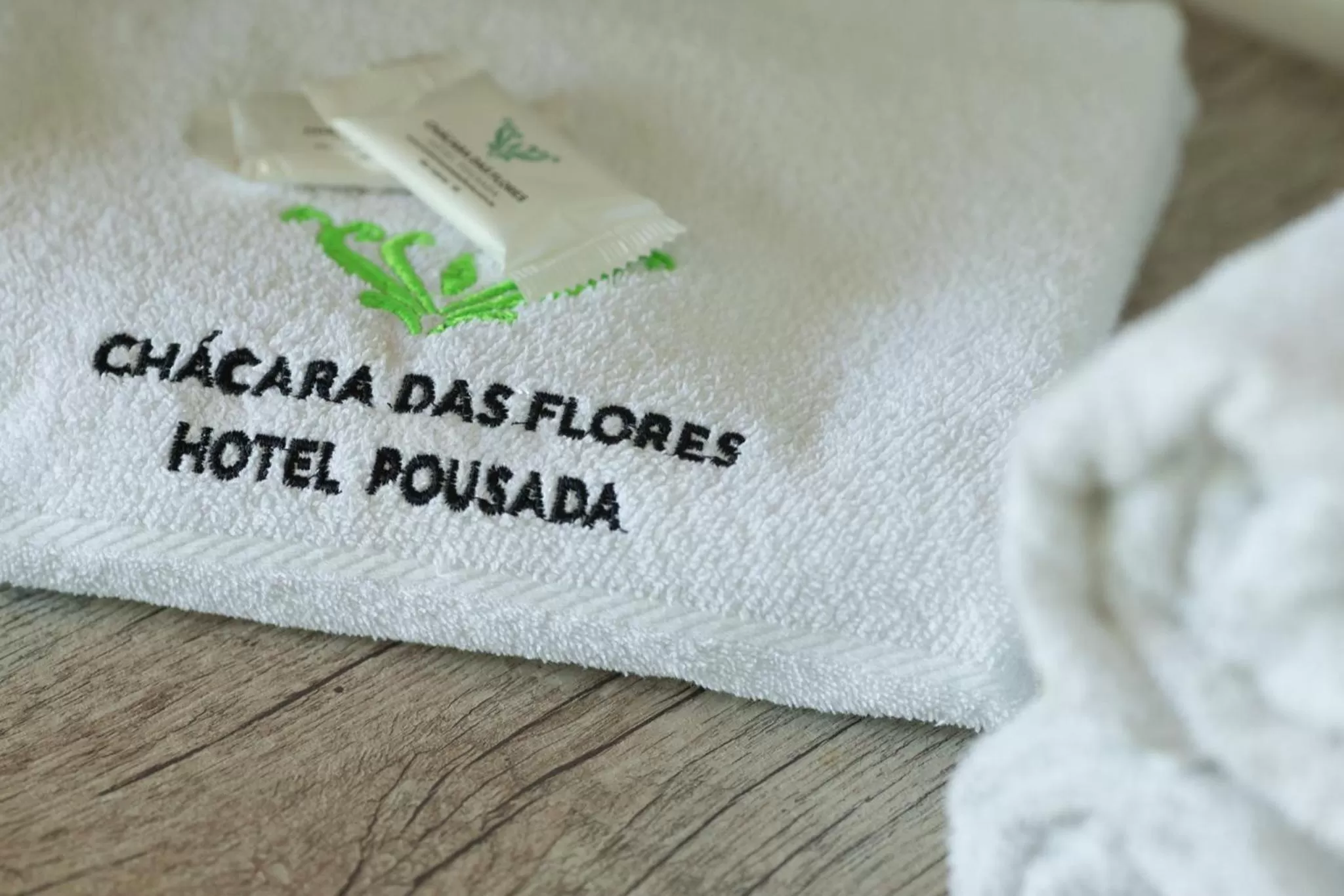 Property logo or sign in Hotel Chácara das Flores