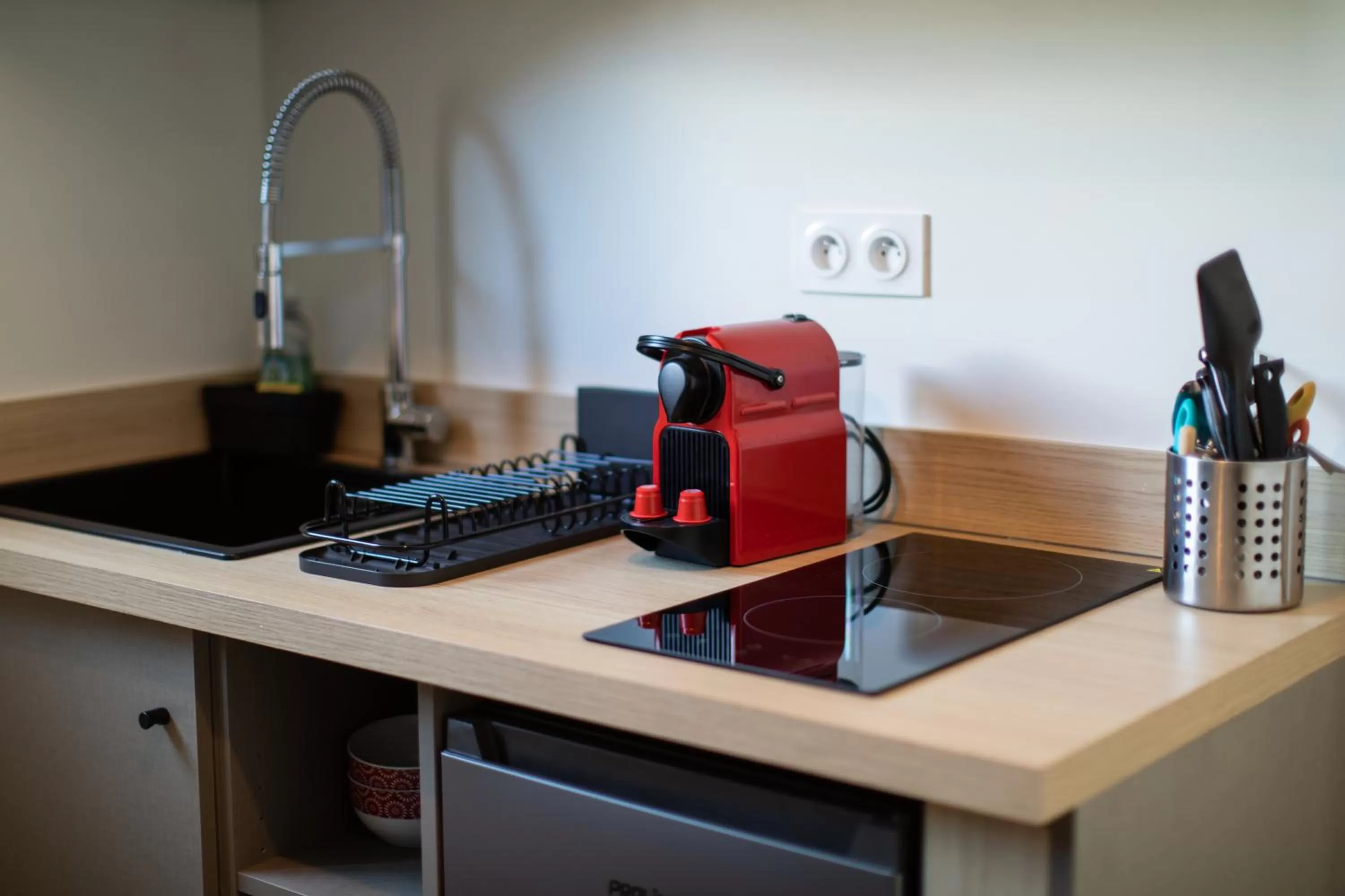 Coffee/tea facilities in Hôtel de la Baie