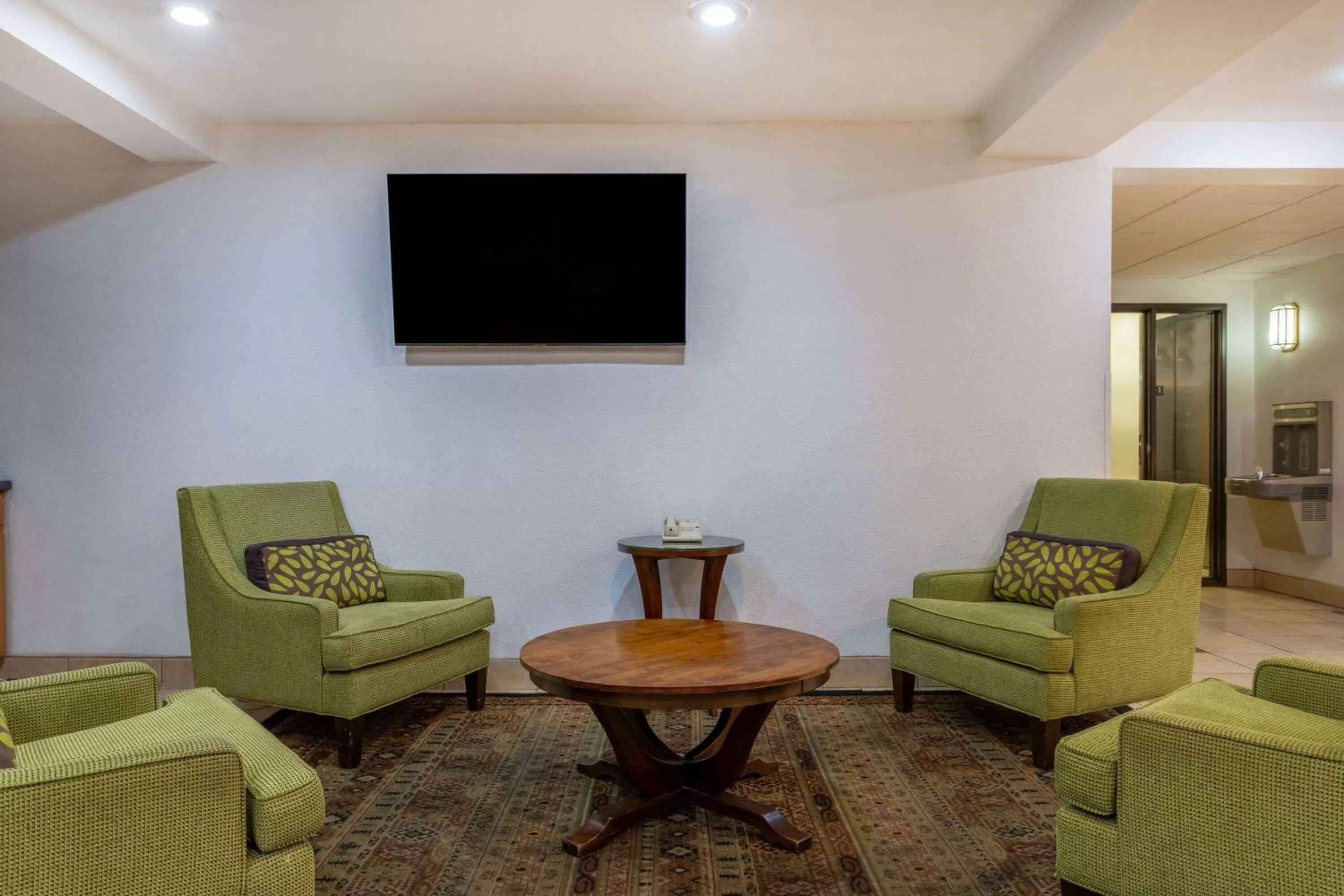 Lobby or reception in Super 8 by Wyndham The Dalles OR