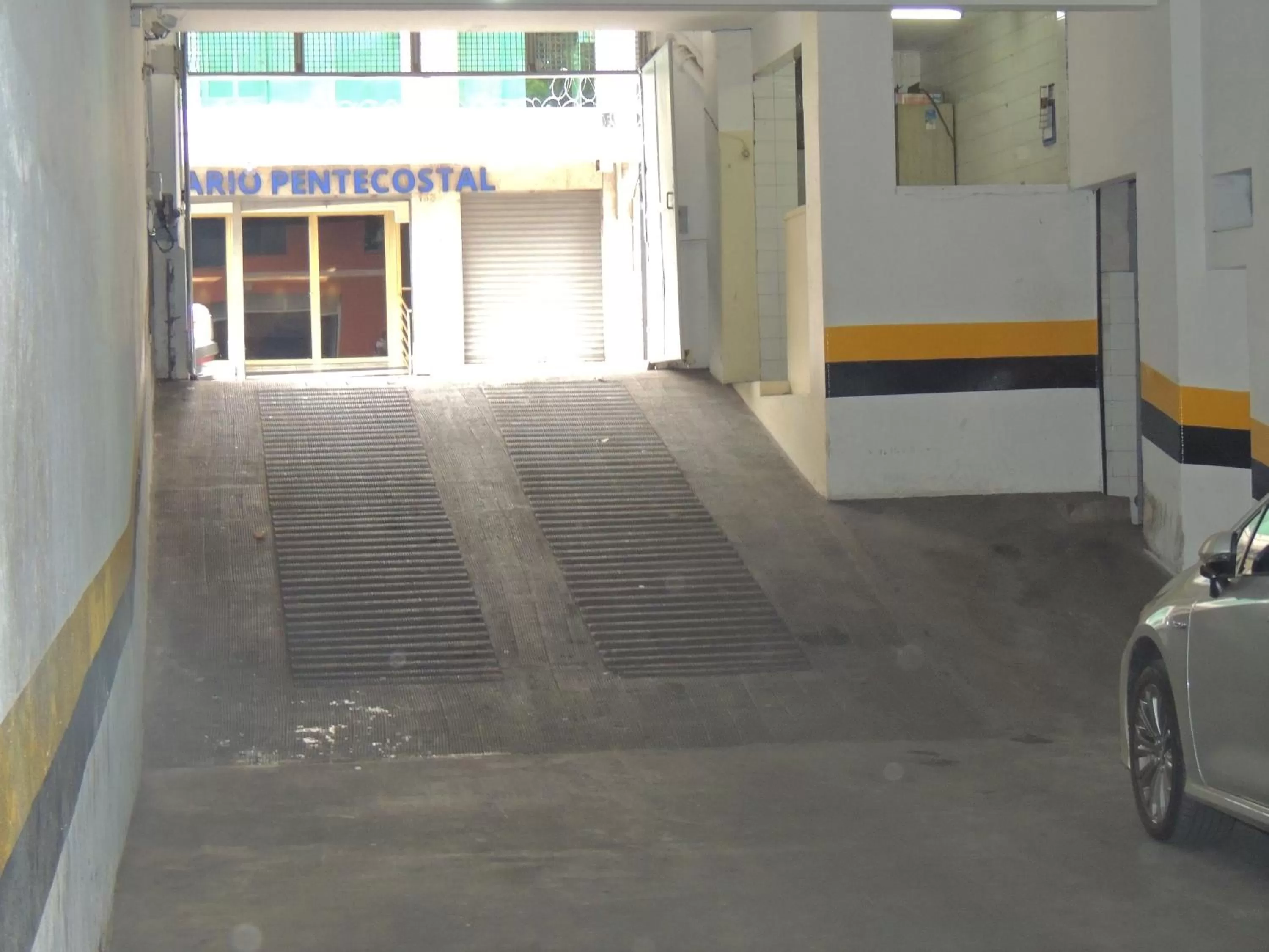 Parking in Hotel Esplanada Belo Horizonte - Proximo a Estacao de Trem