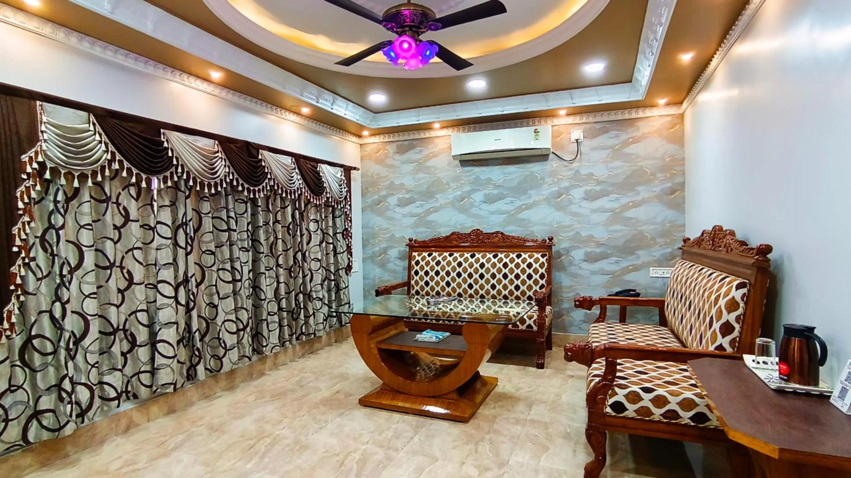 Living room in Hotel Samrat