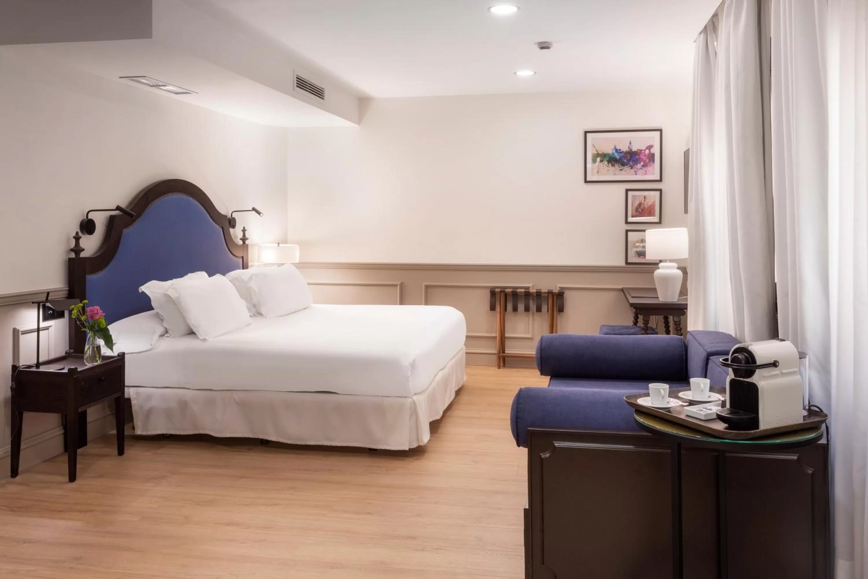 Decorative detail, Bed in H10 Corregidor Boutique Hotel