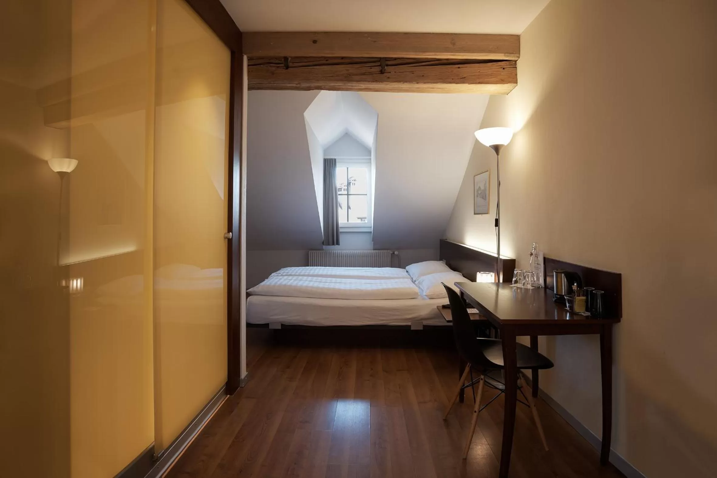 Photo of the whole room, Bed in Goldener Schlüssel