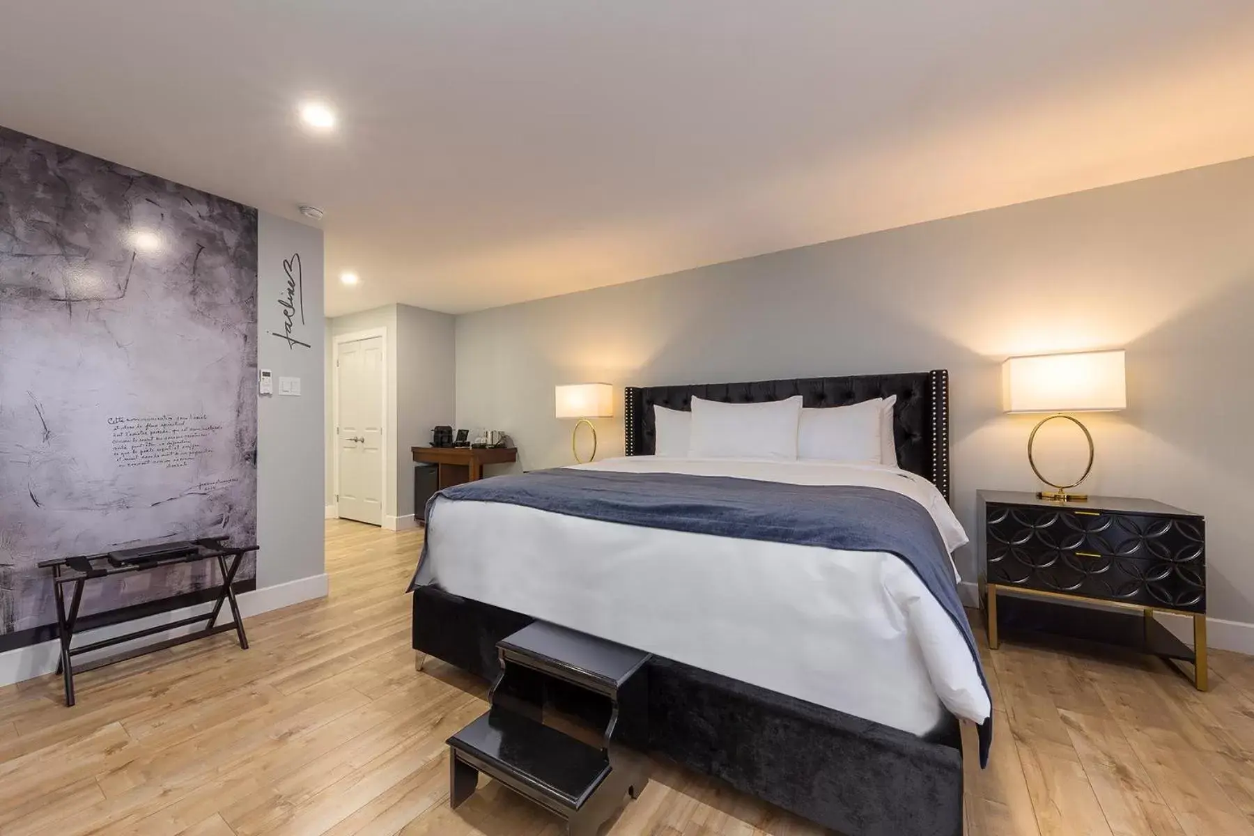 Superior King Suite in Maison Otis Superior King Suite in Maison Otis