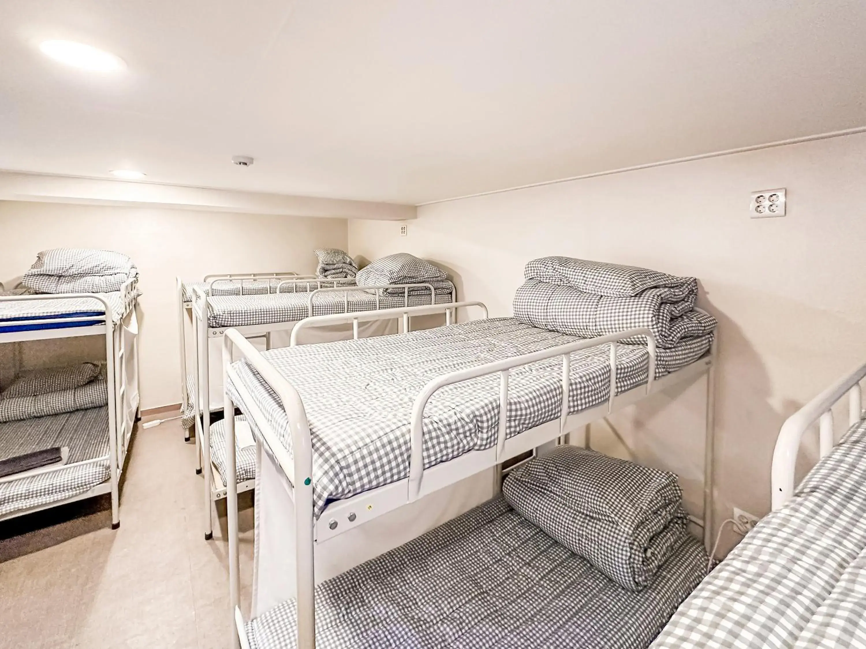 Bunk Bed in Male Dormitory Room in Dongseongro ZERO guesthouse Bunk Bed in Male Dormitory Room in Dongseongro ZERO guesthouse