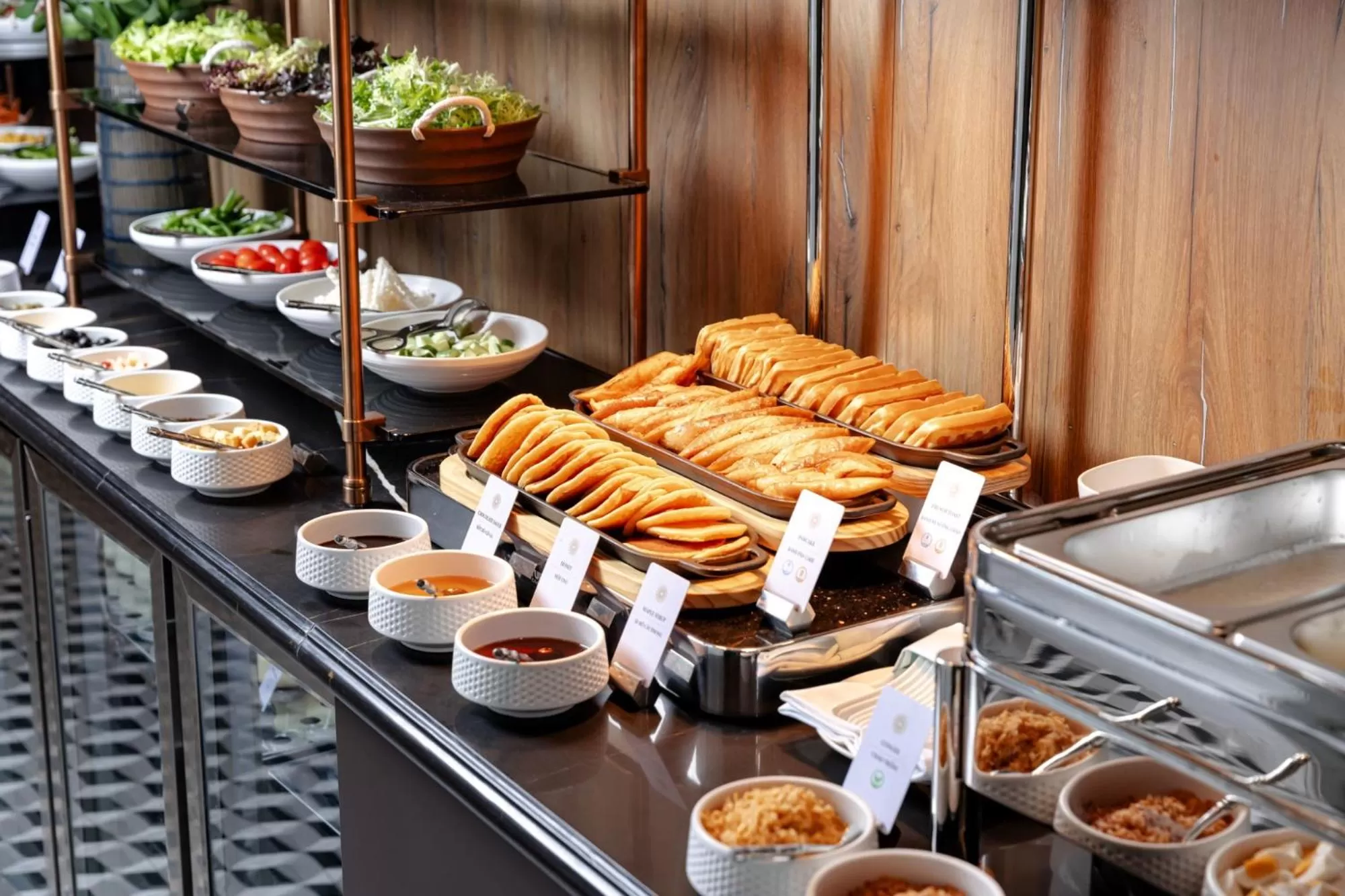 Restaurant/places to eat in La Siesta Classic Hang Thung