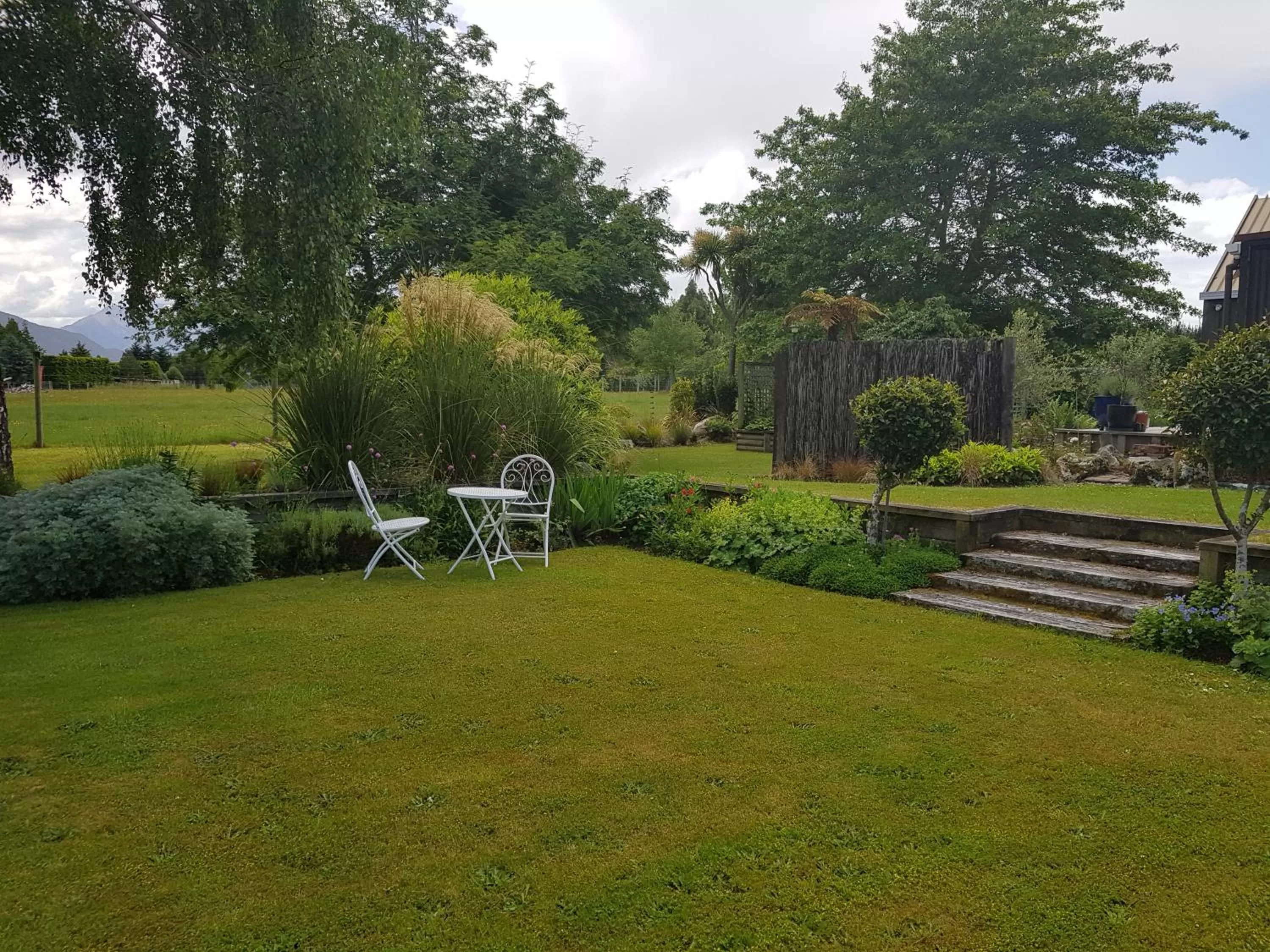 Garden in Alpine Rock B&B