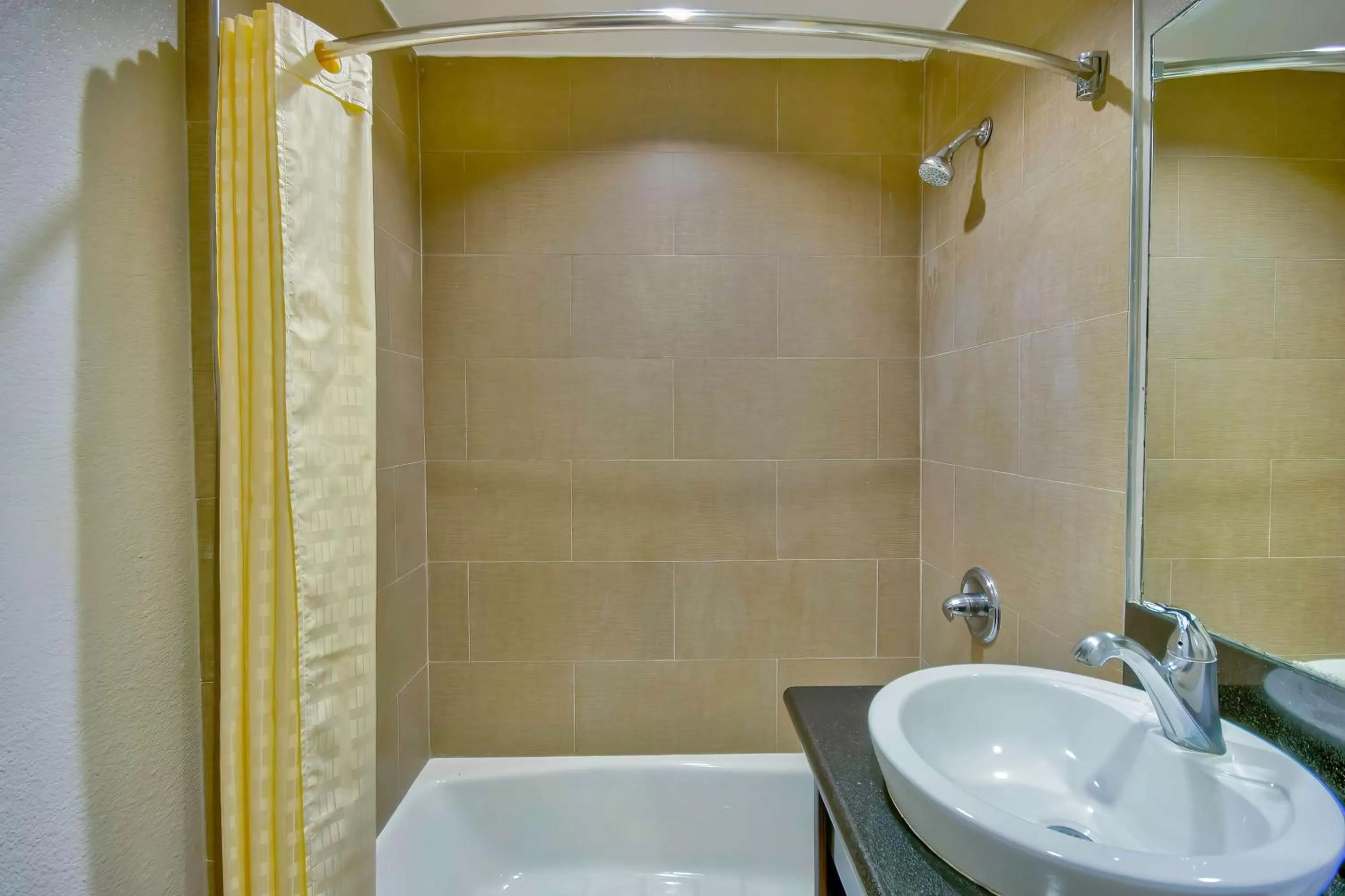 Bedroom in Motel 6 Gardena