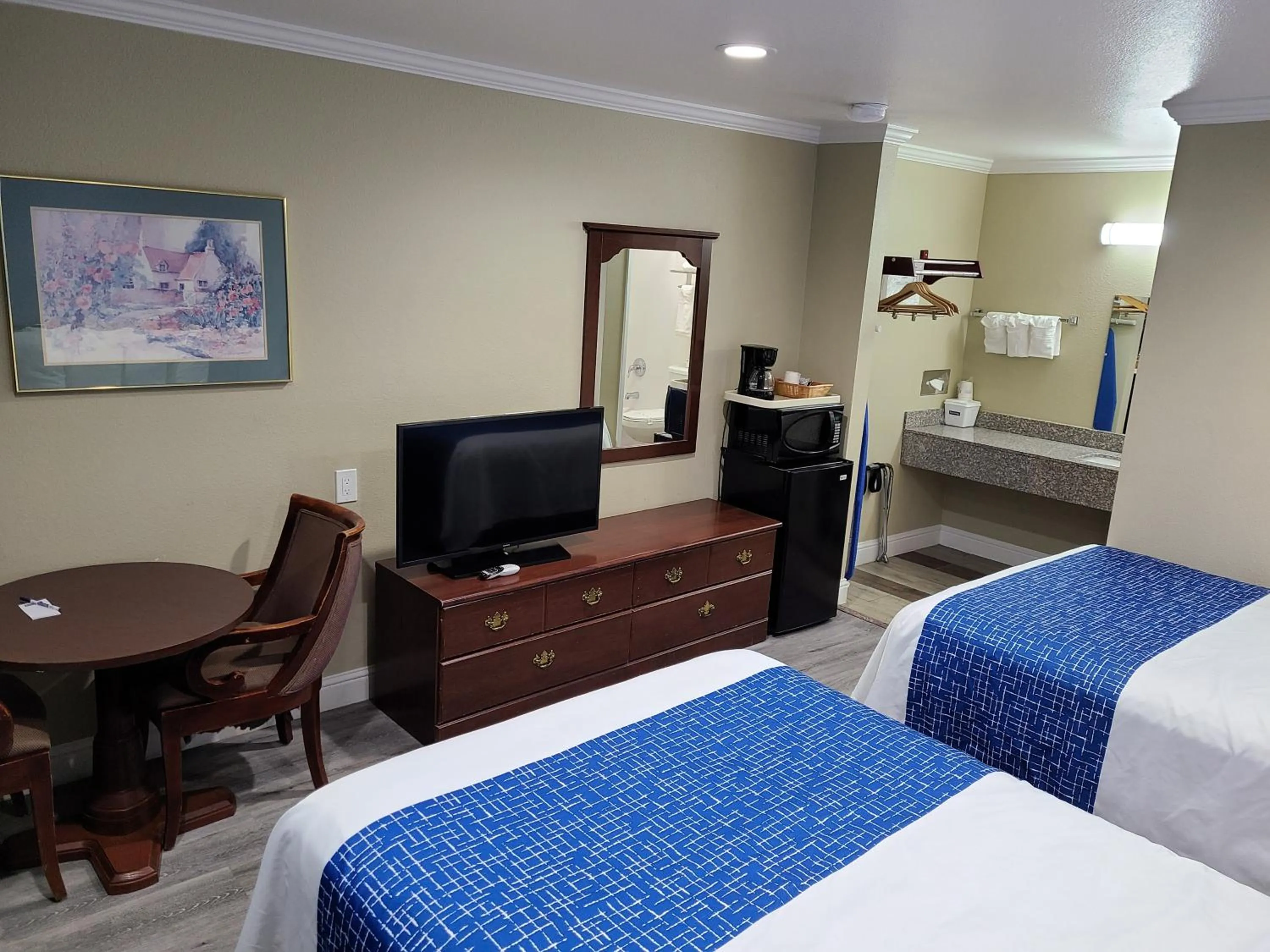 Bedroom, Bed in Travelodge by Wyndham Clearlake