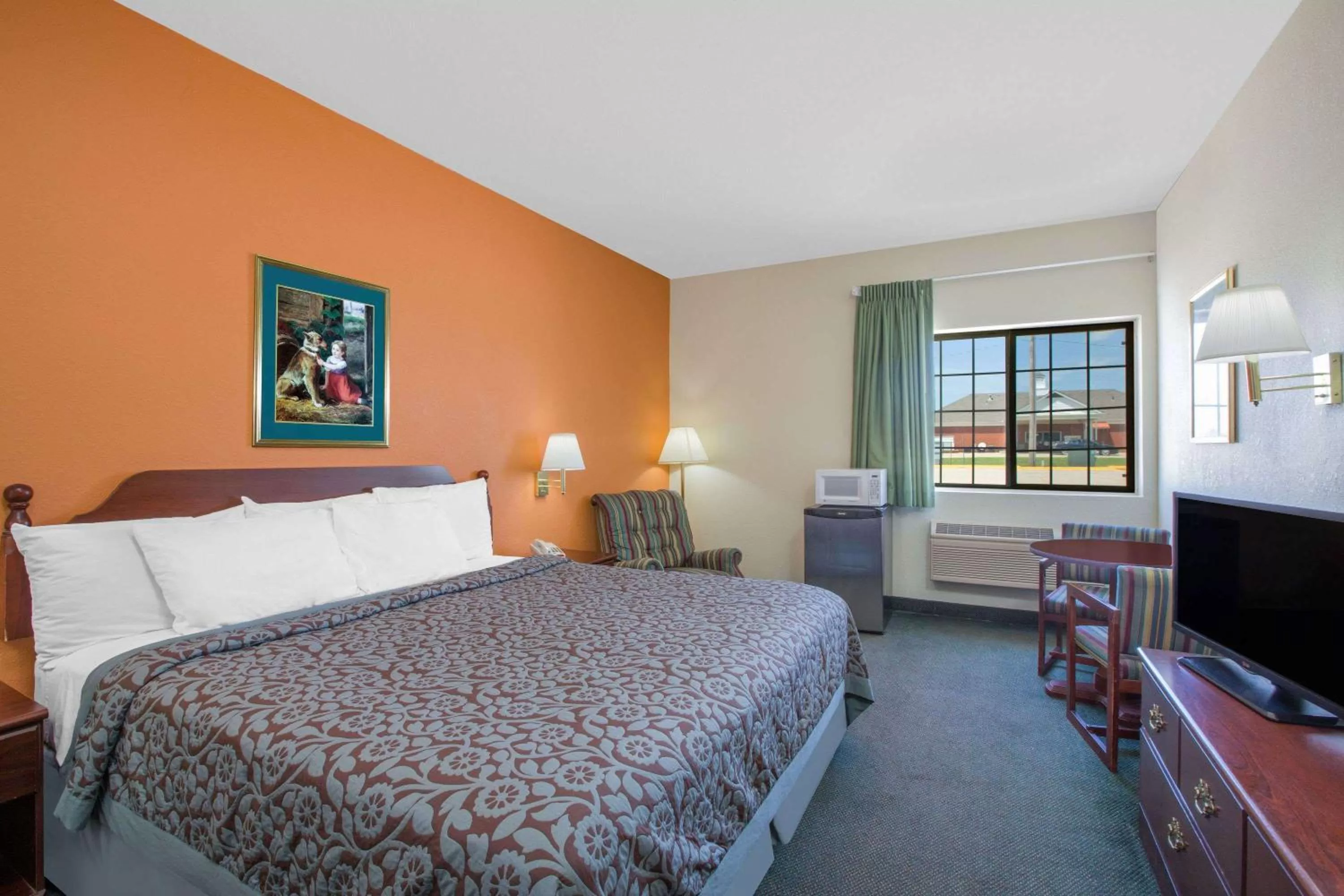 Photo of the whole room, Bed in Days Inn by Wyndham Butler