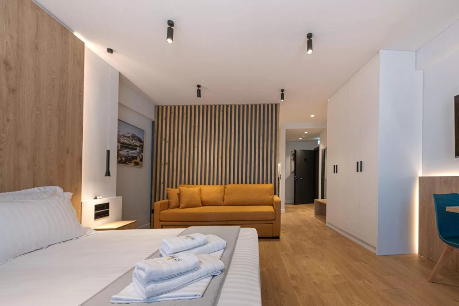 Living room, Bed in A&N Athens Luxury Apartments - Ermou