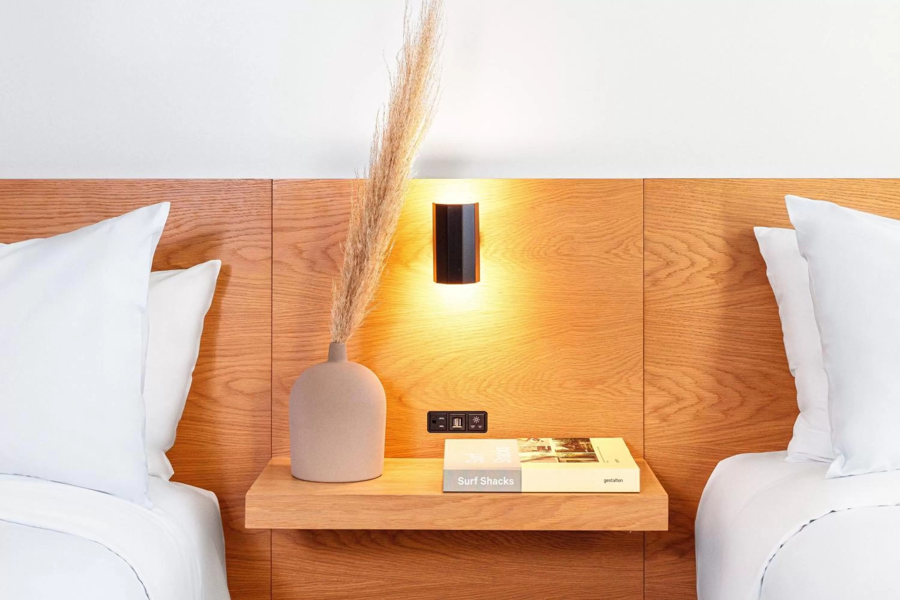 Photo of the whole room, Bed in Hotel June West LA, a Member of Design Hotels