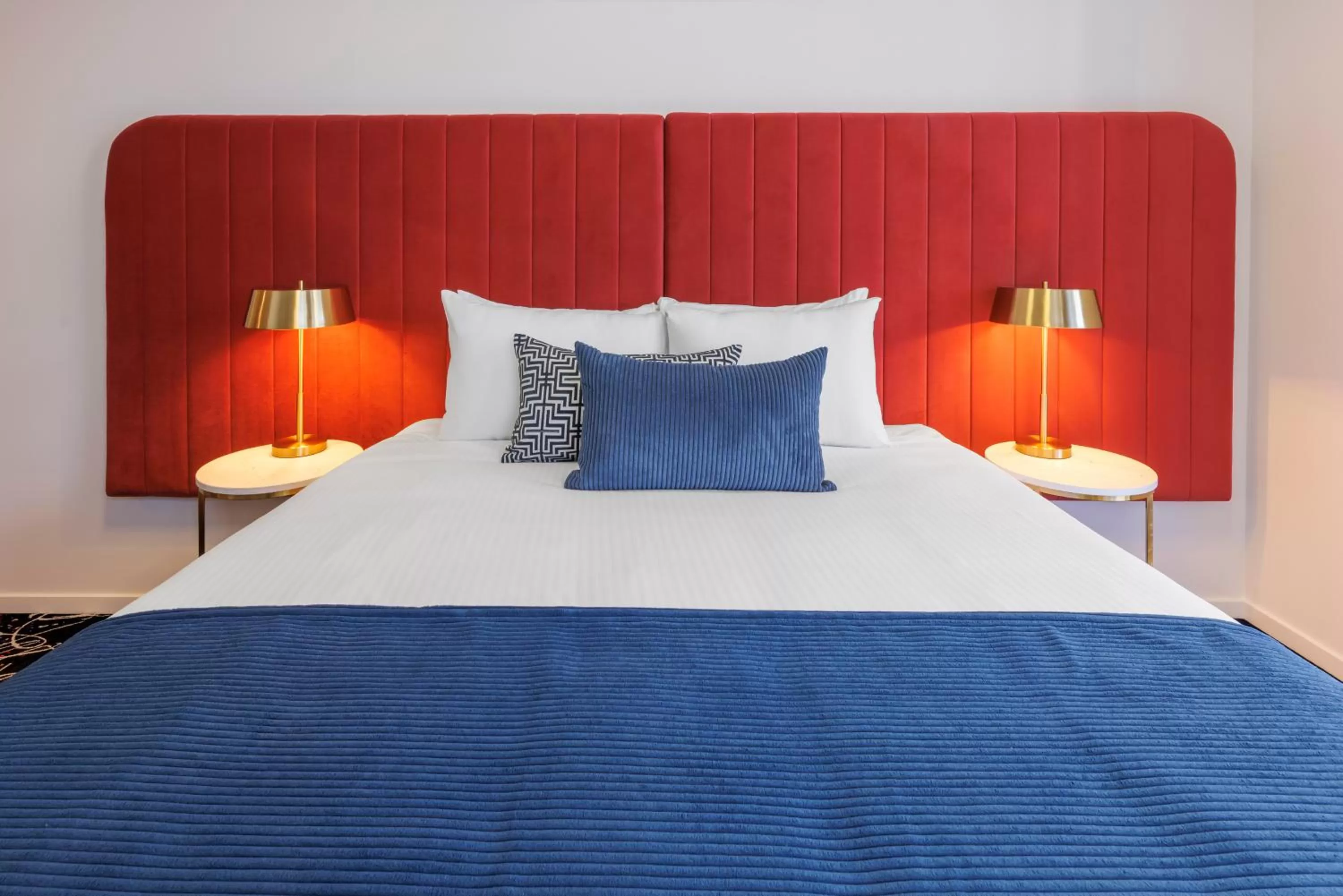 Bed in Mercure Melbourne St Kilda Road