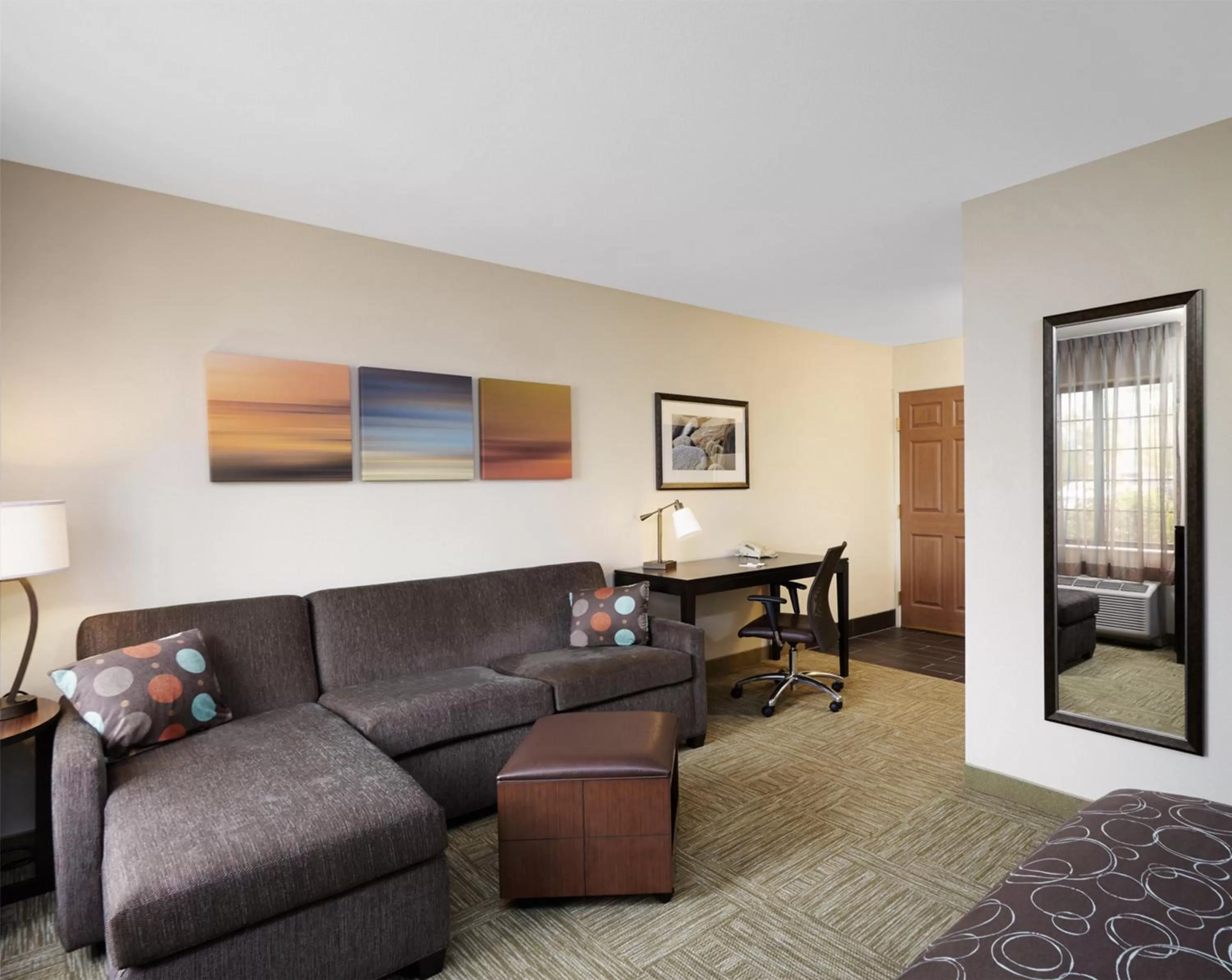 Living room in Staybridge Suites Glenview by IHG
