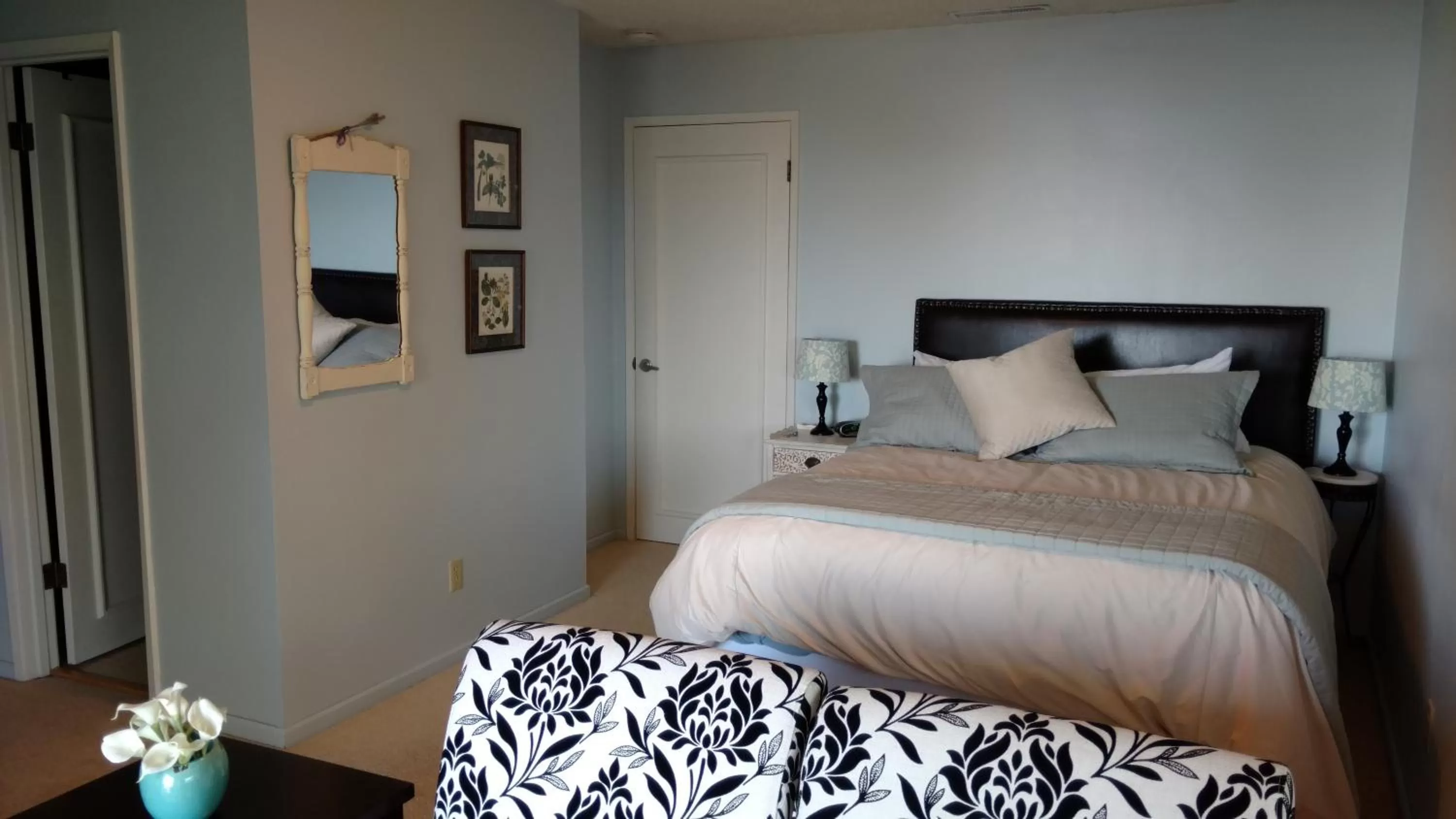 Photo of the whole room, Bed in Greenhouse Inn by the Bay