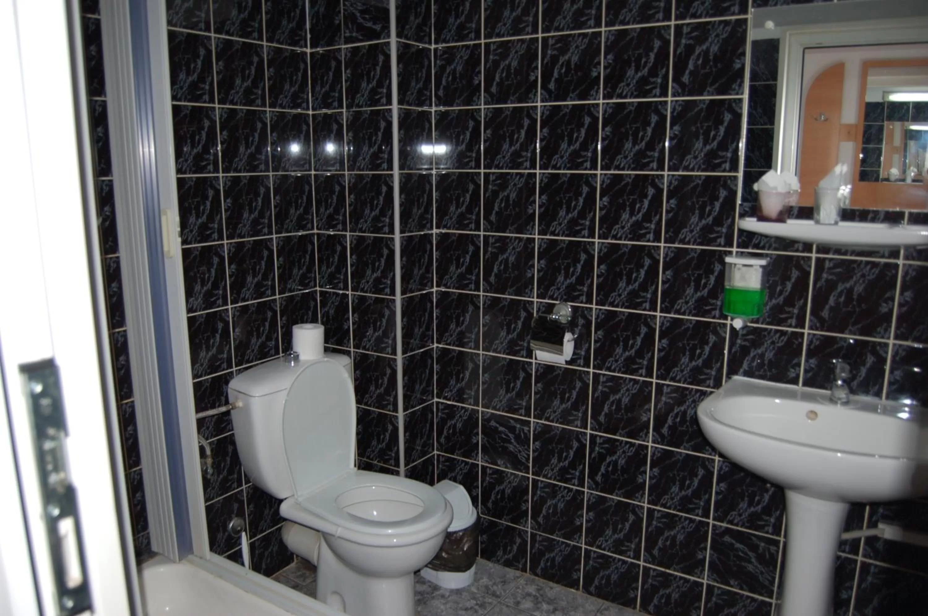 Bathroom in Motel Maestro