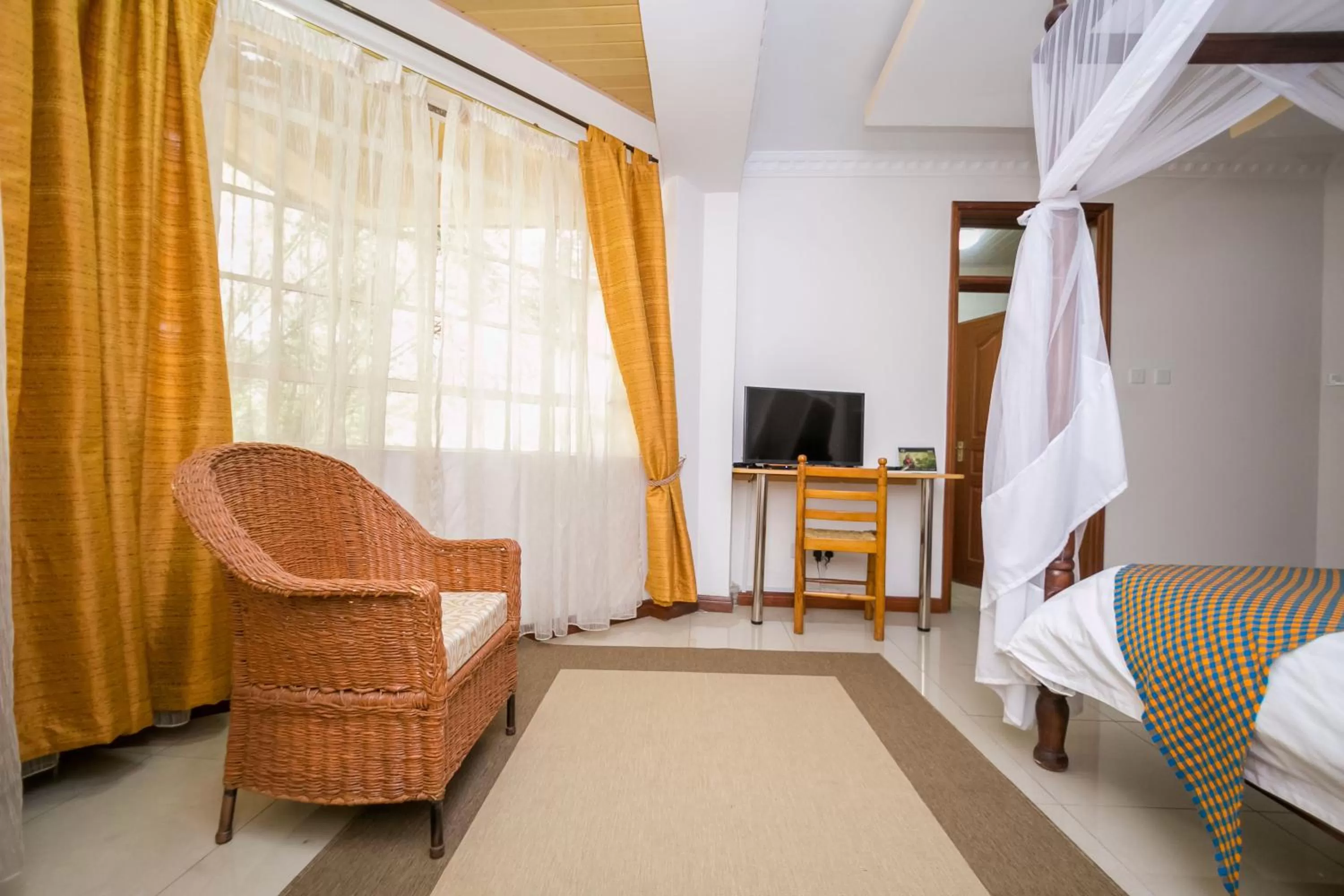 TV and multimedia, Seating Area in Hotel Rudi