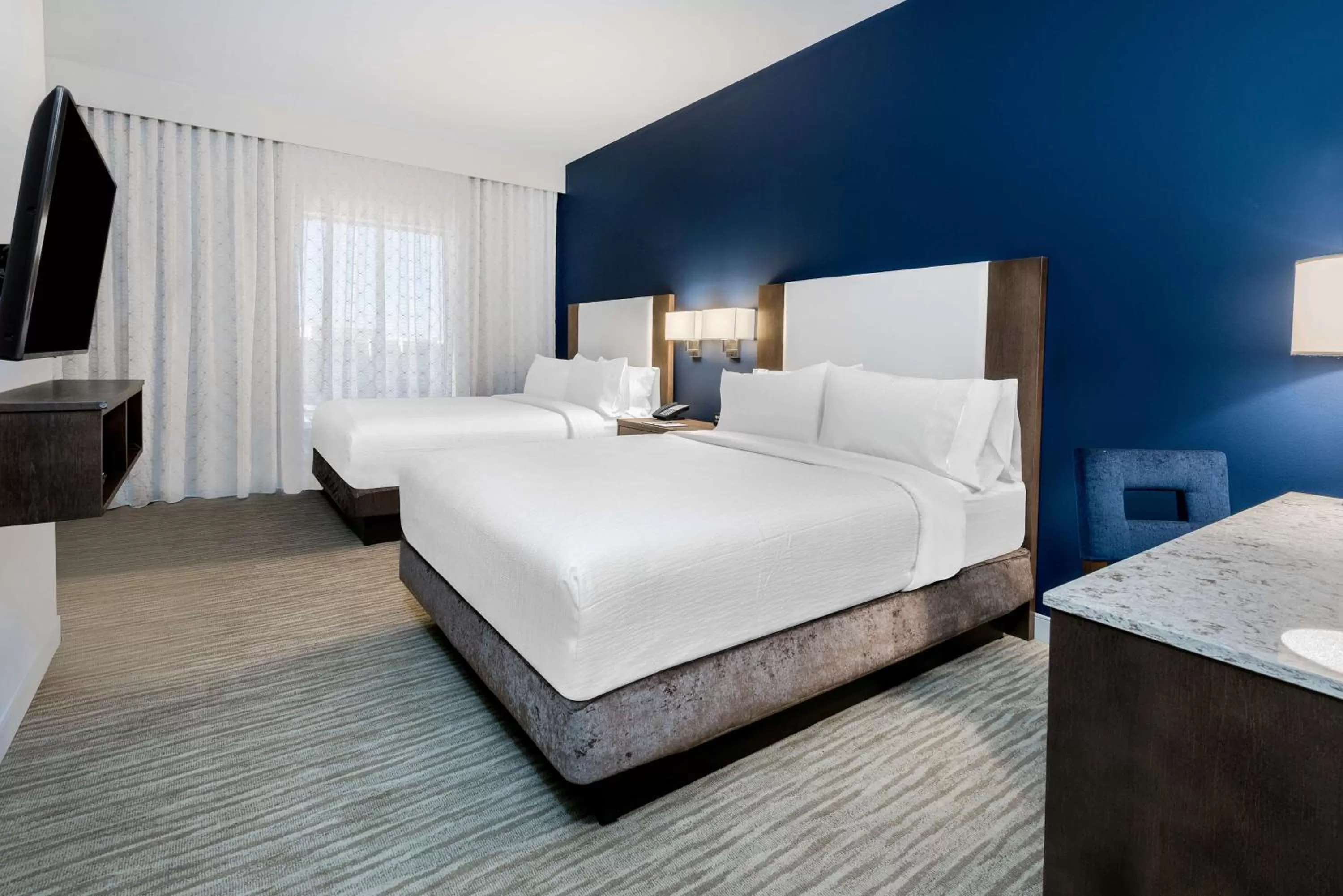 Bed in Embassy Suites By Hilton College Station