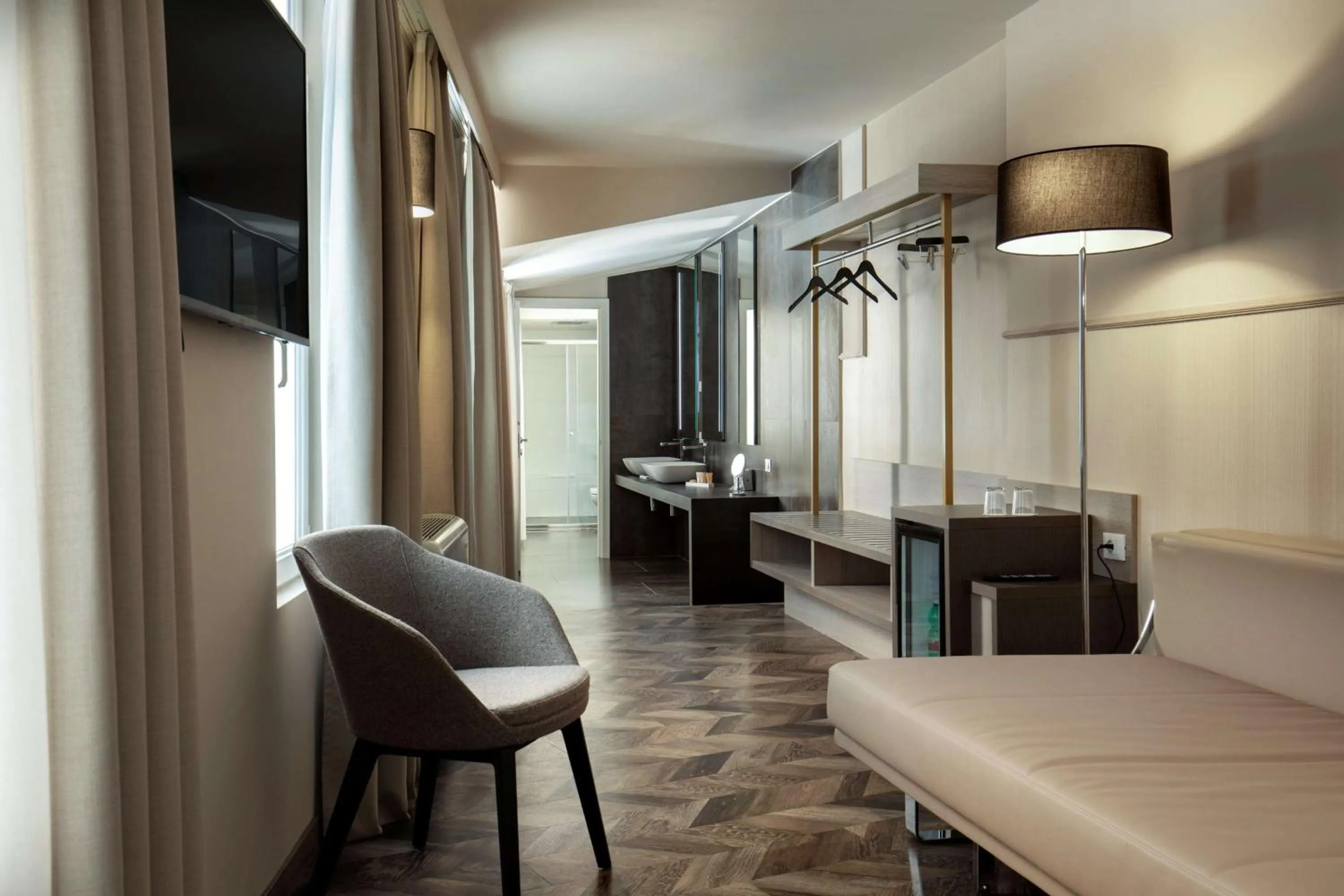 Bedroom in Cosmopolita Rome Colosseum, Tapestry Collection by Hilton