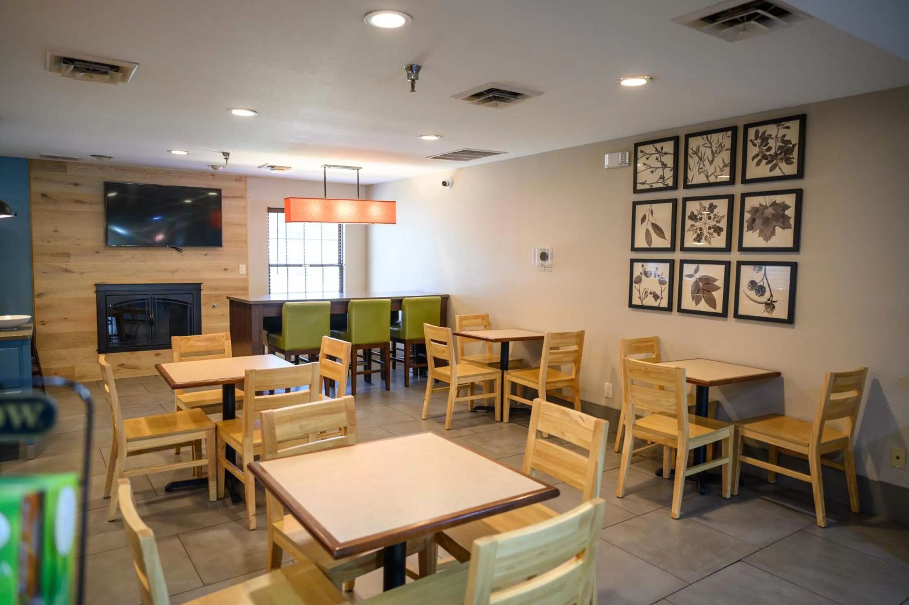 Breakfast in Country Inn & Suites by Radisson, Greenfield, IN