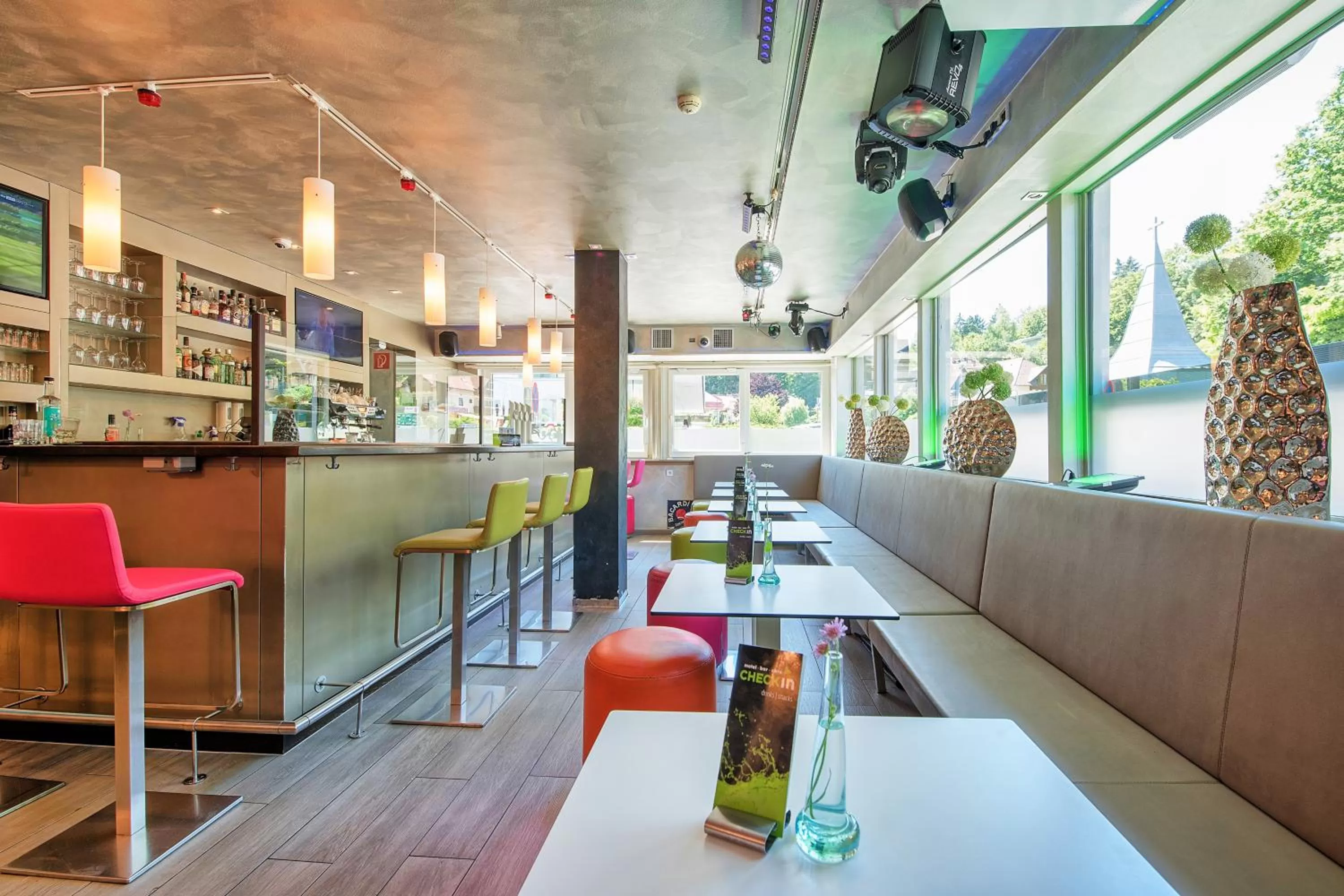 Lounge or bar, Restaurant/Places to Eat in Hotel 24 Checkin Velden