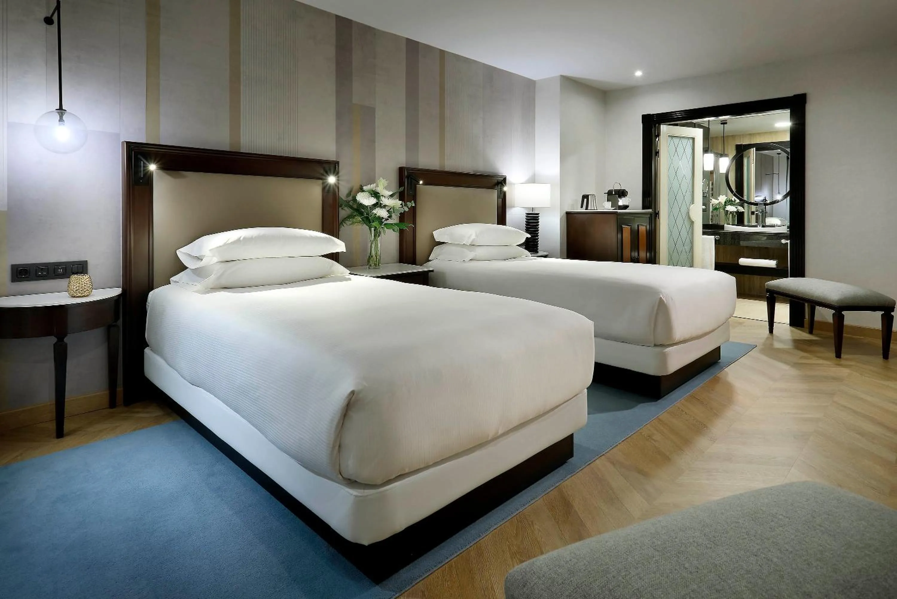 Bathroom, Bed in Hyatt Regency Hesperia Madrid