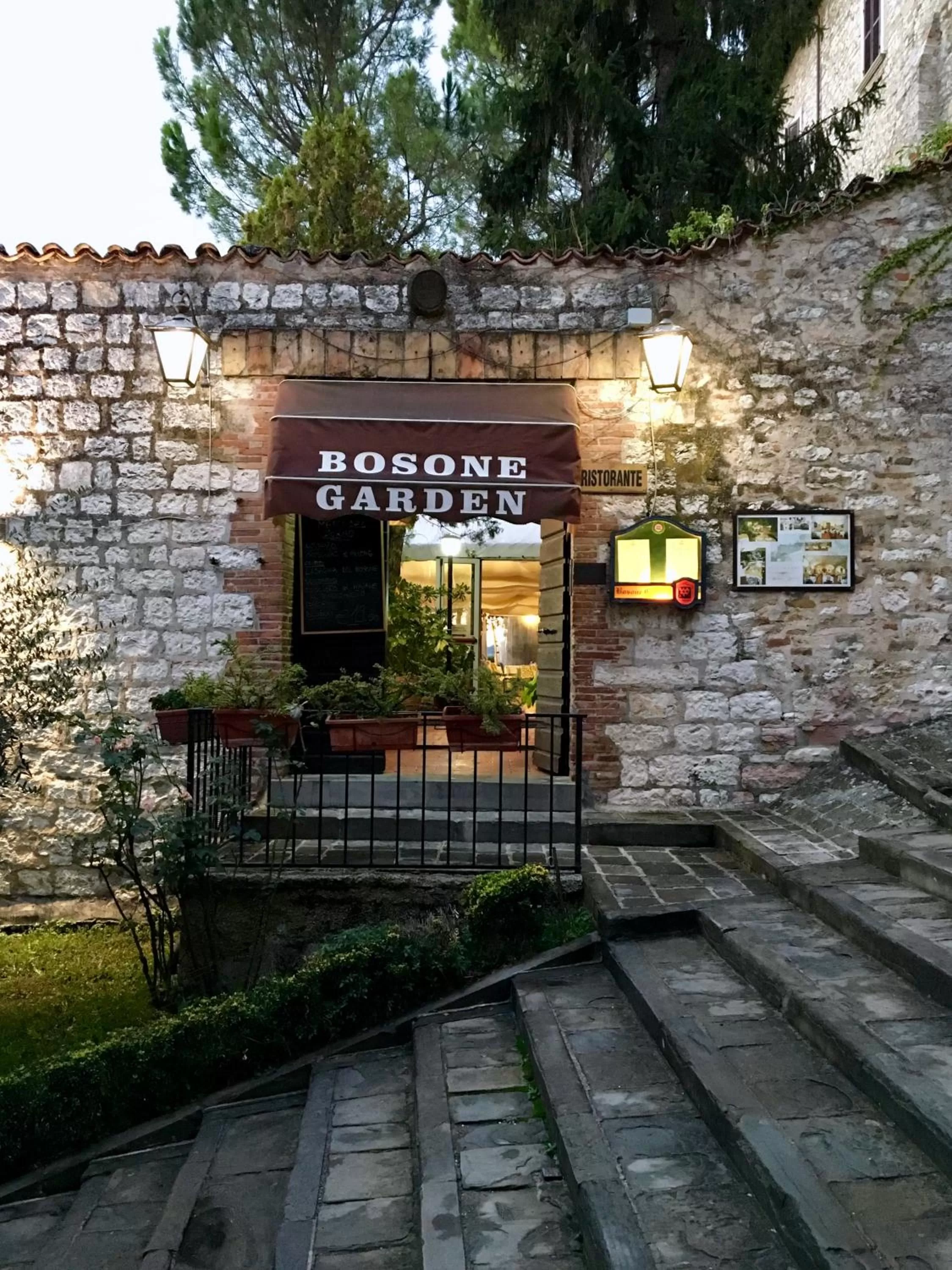 Restaurant/places to eat in Relais Ducale