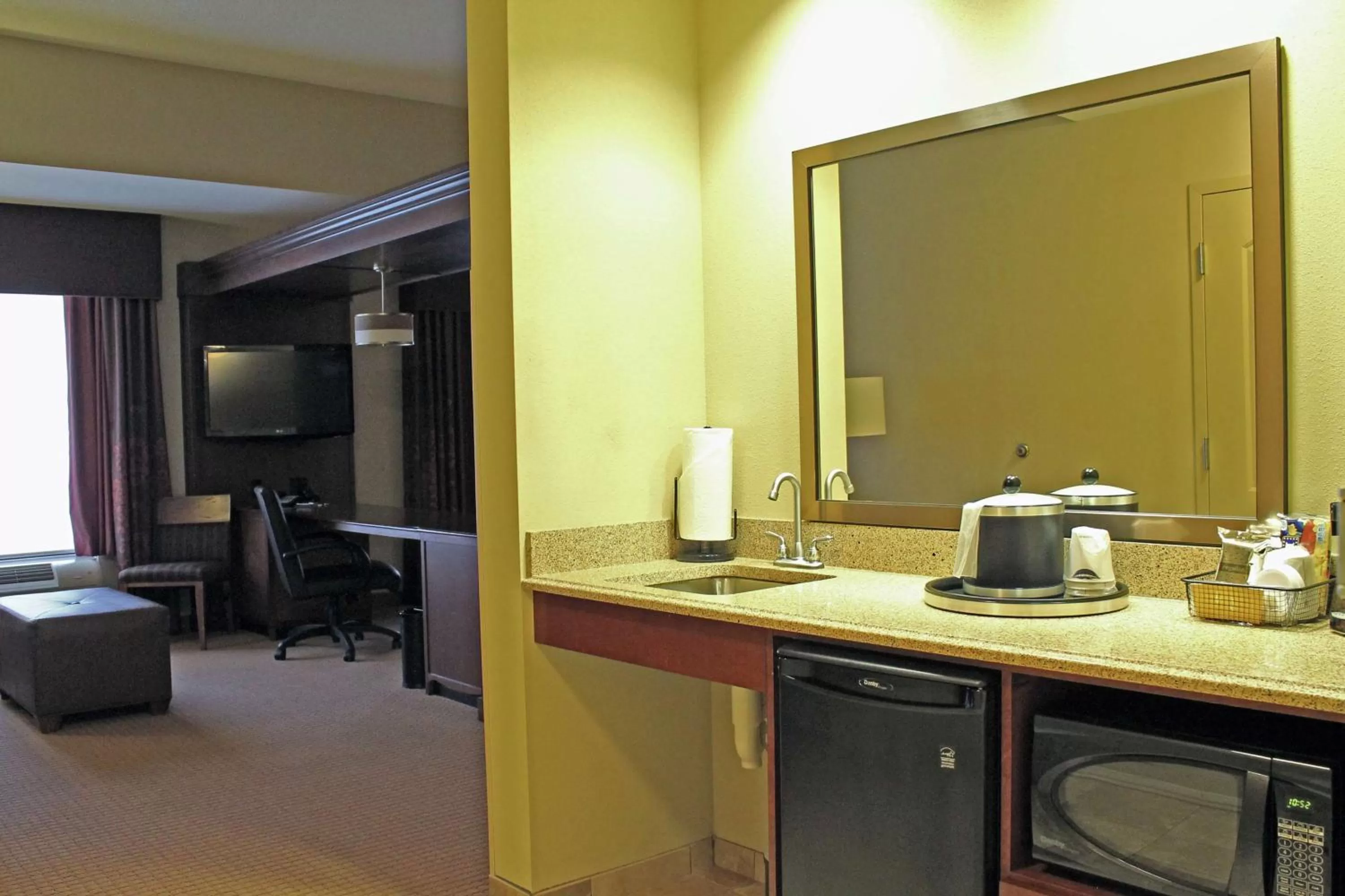 Bedroom in Hampton Inn & Suites - Saint Louis South Interstate 55