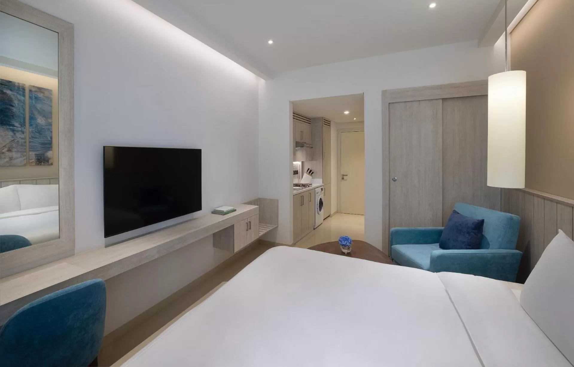 Seating area, Bed in NH Collection Dubai The Palm