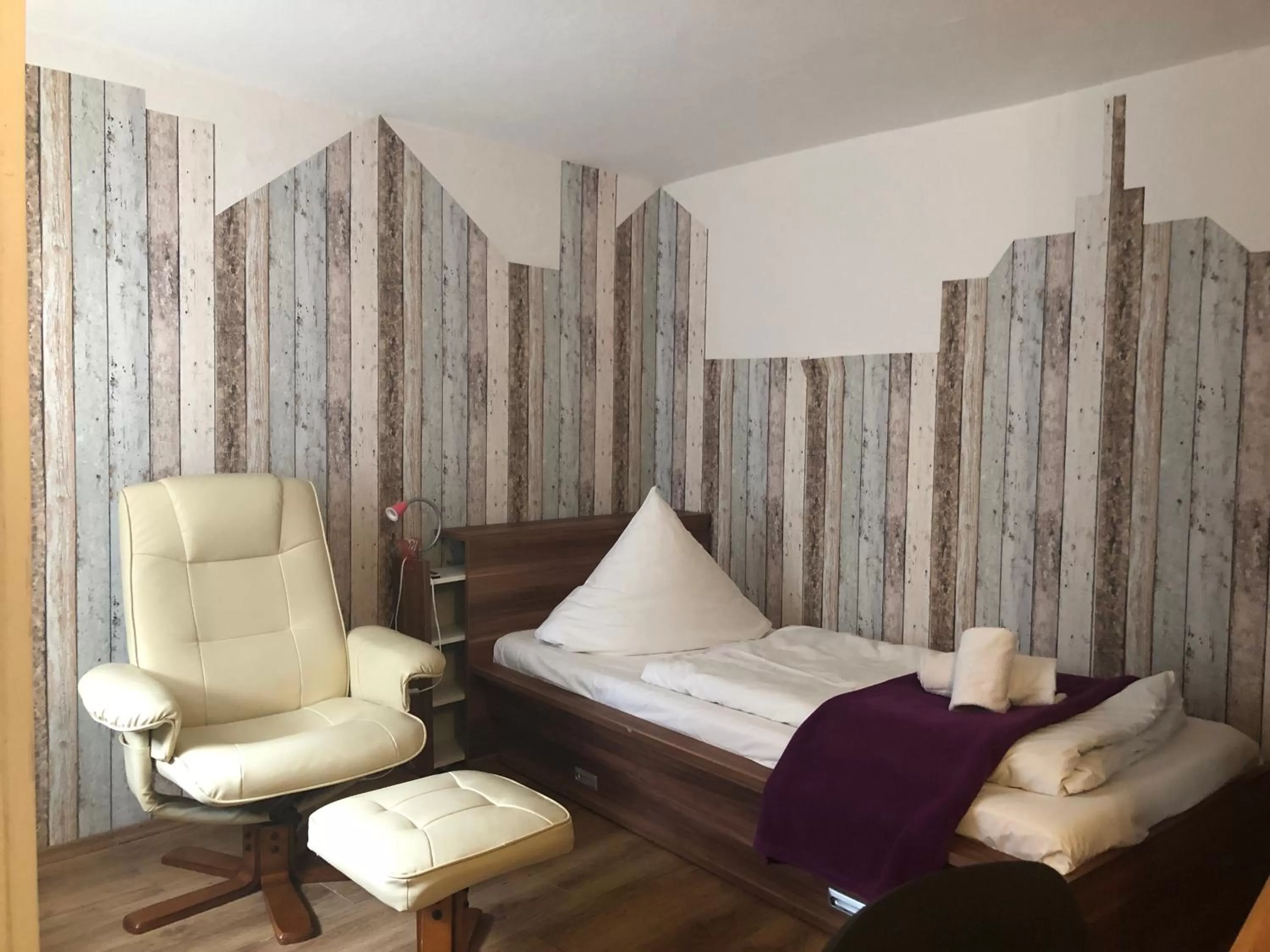 Bed in Hotel Zum Kastanienbaum