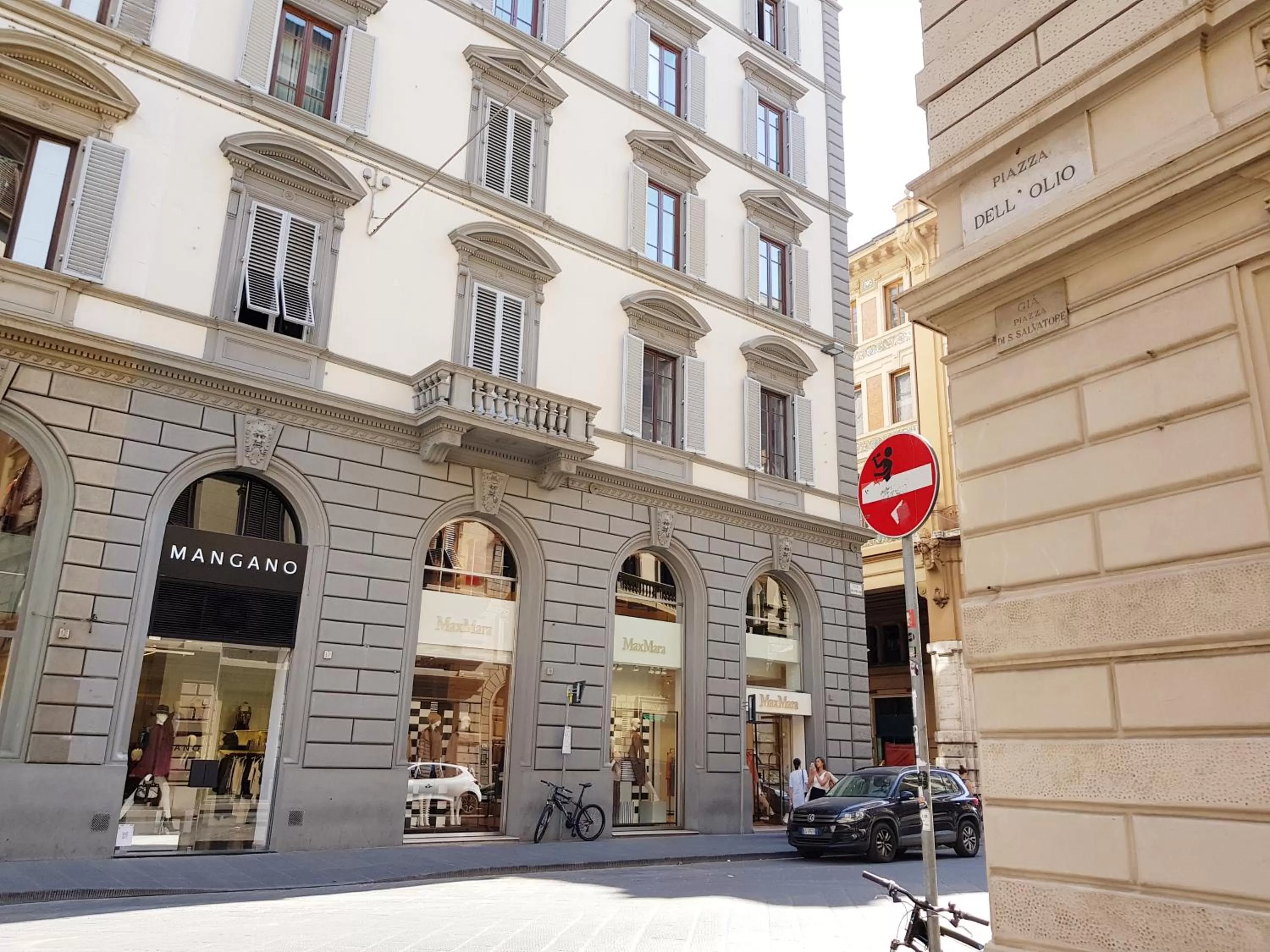 Shopping Area in Lady Luna B&B