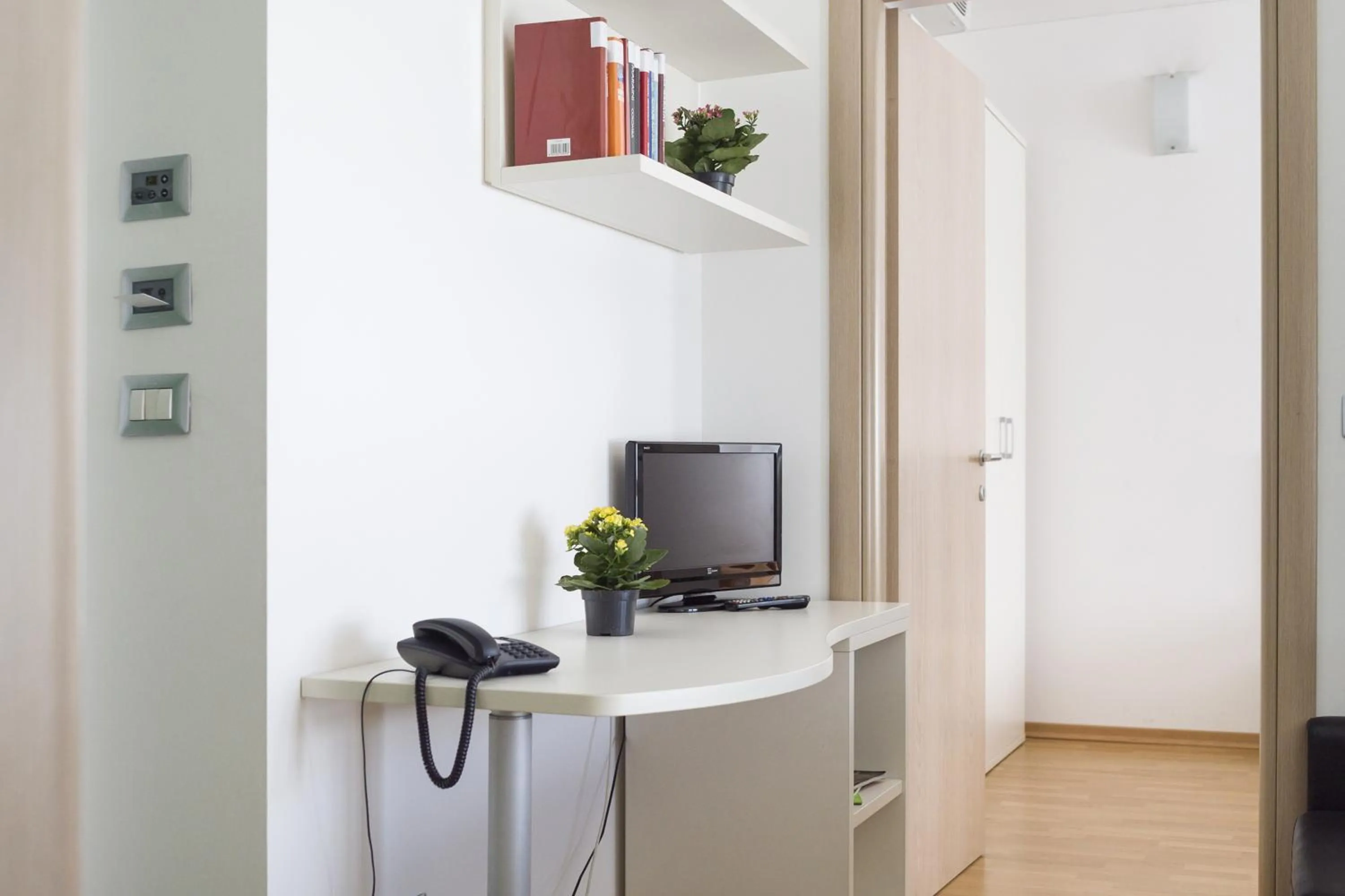 Photo of the whole room in Hotel Sharing