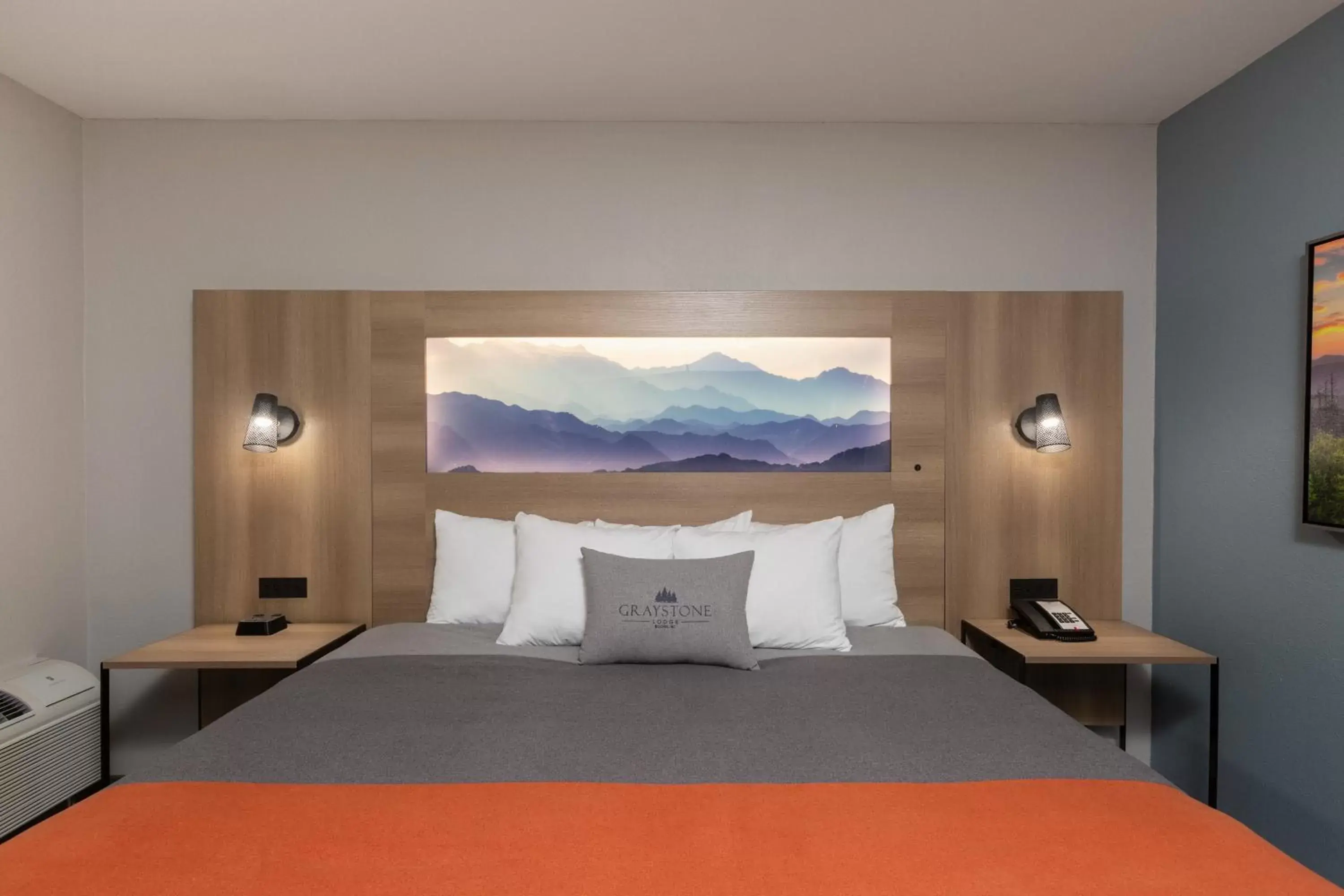 King Room with Tub - Disability Access/Non Smoking in Graystone Lodge, an Ascend Collection Hotel King Room with Tub - Disability Access/Non Smoking in Graystone Lodge, an Ascend Collection Hotel