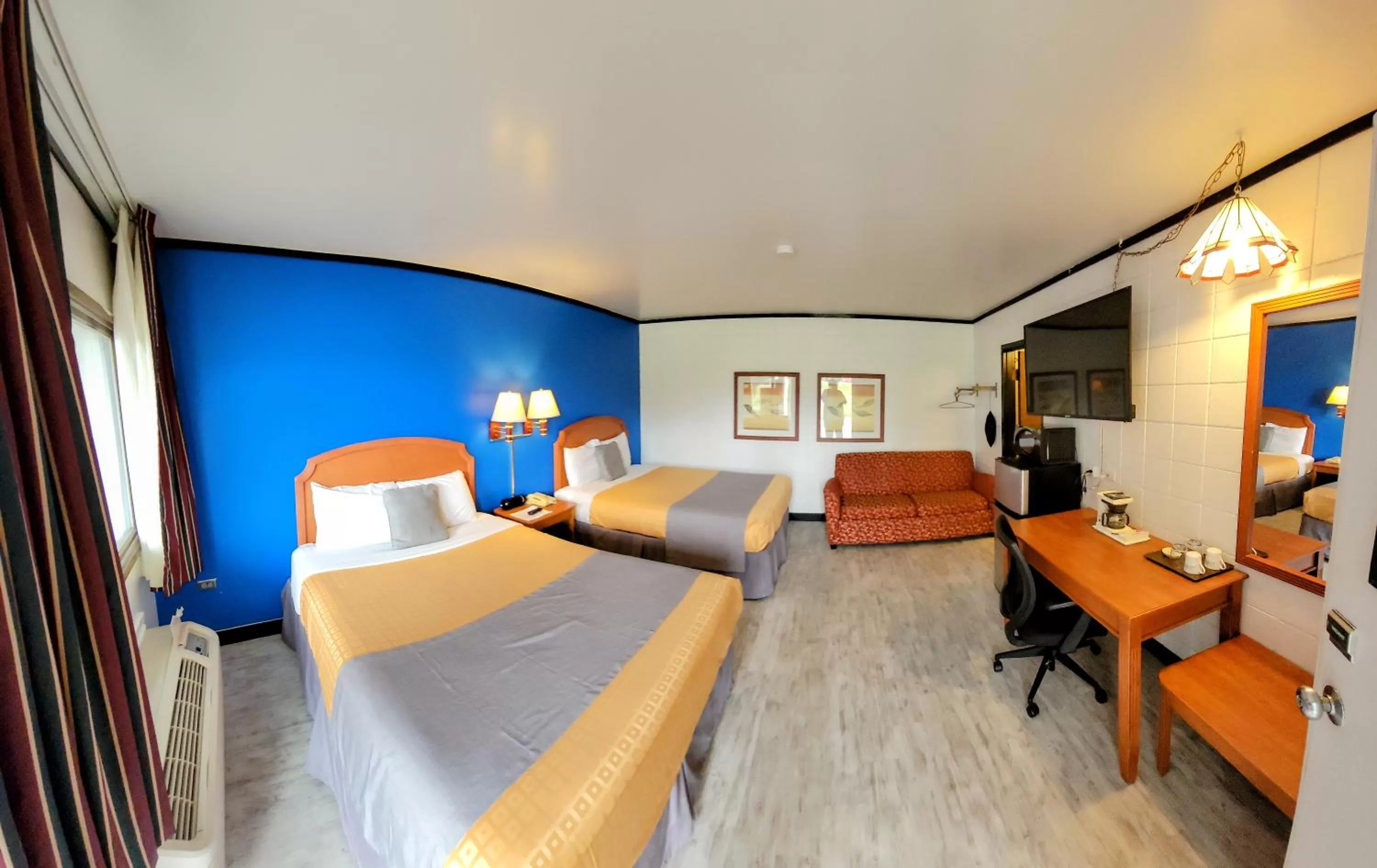 Queen Room with Two Queen Beds in Skyview Motel - Prairie du Sac