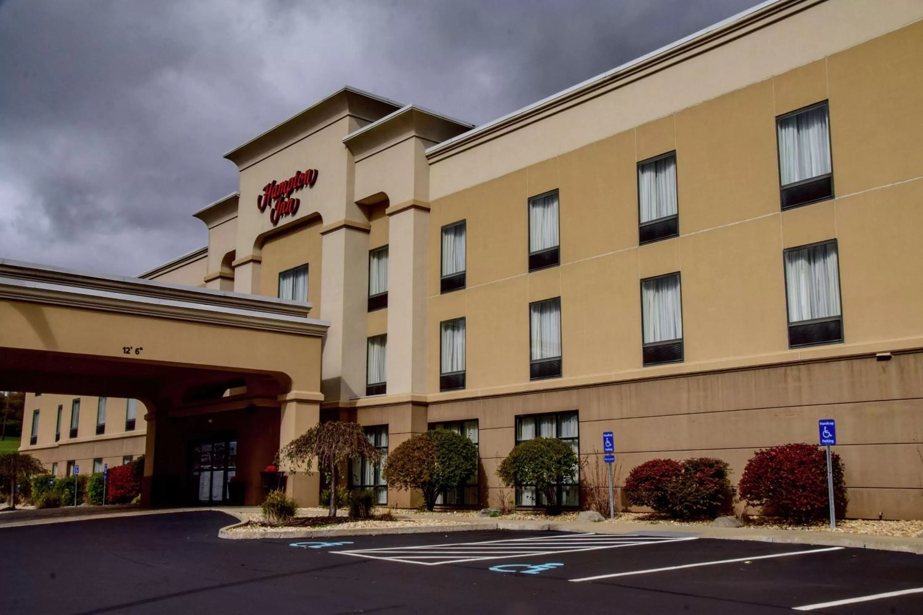 Property building in Hampton Inn Indiana