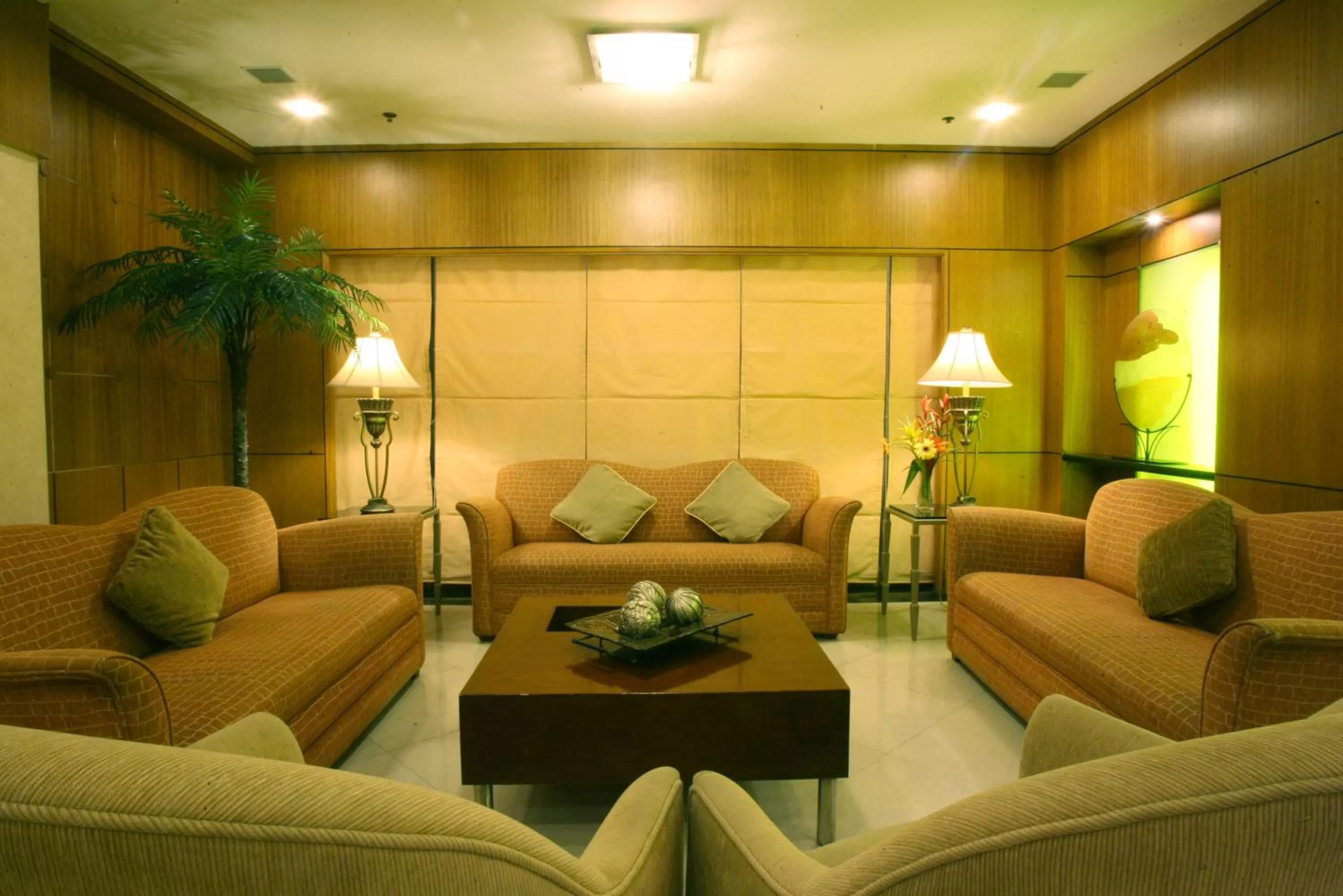 Lobby or reception in Herald Suites Solana